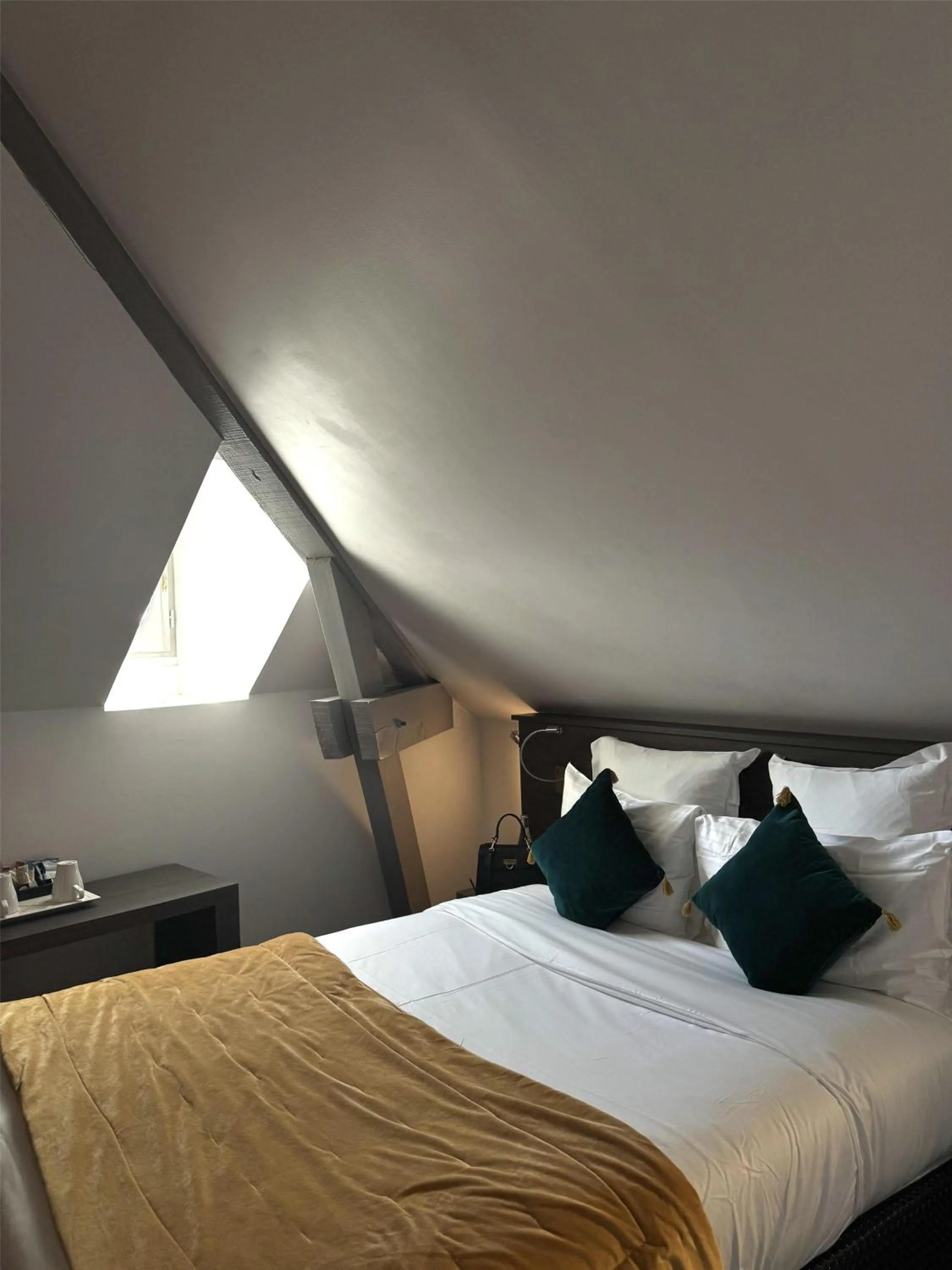 Bedroom, Bed in Best Western Blois Château