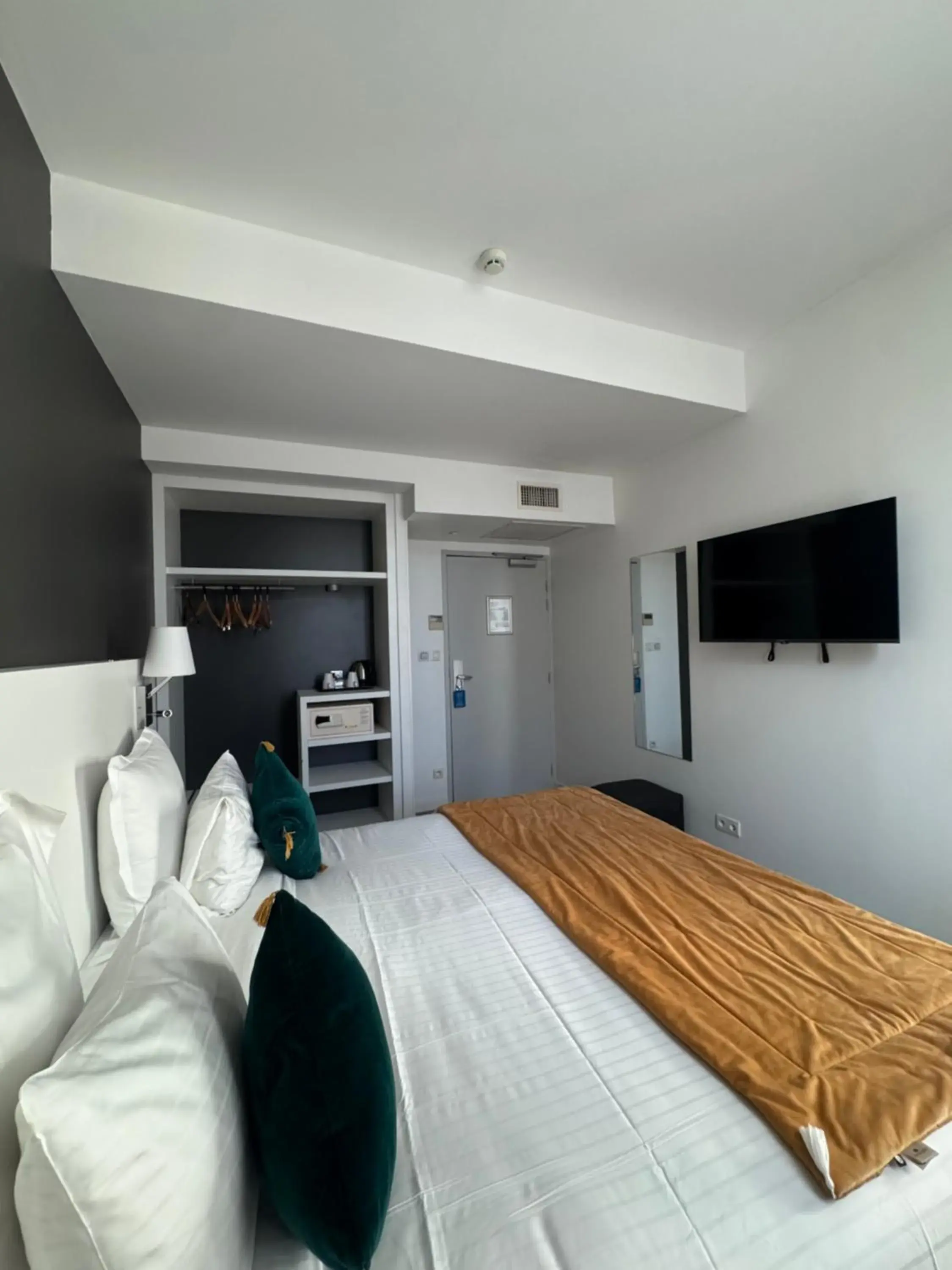 Bed in Best Western Blois Château Bed in Best Western Blois Château