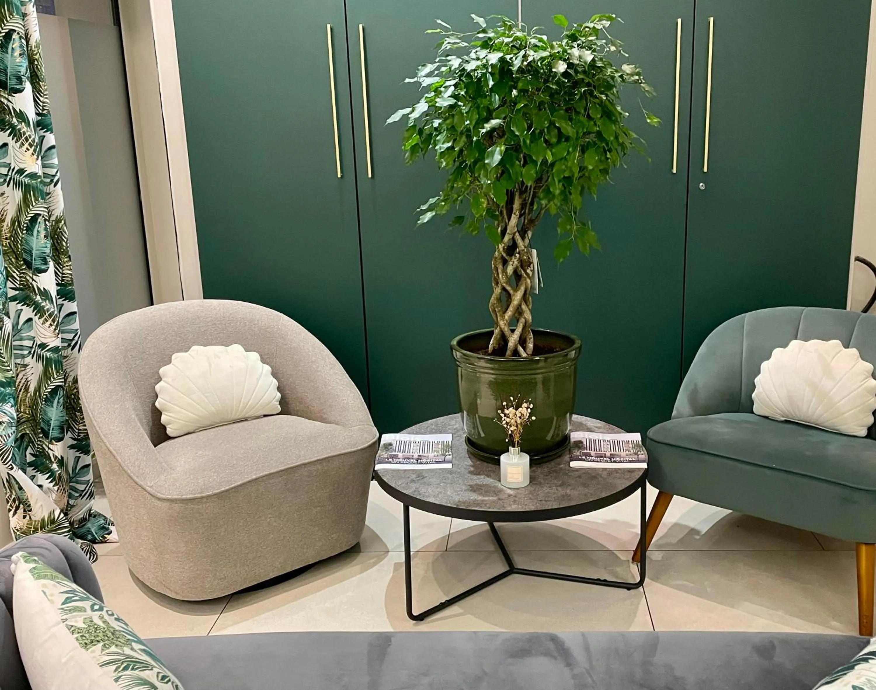 Lobby or reception in Best Western Blois Château