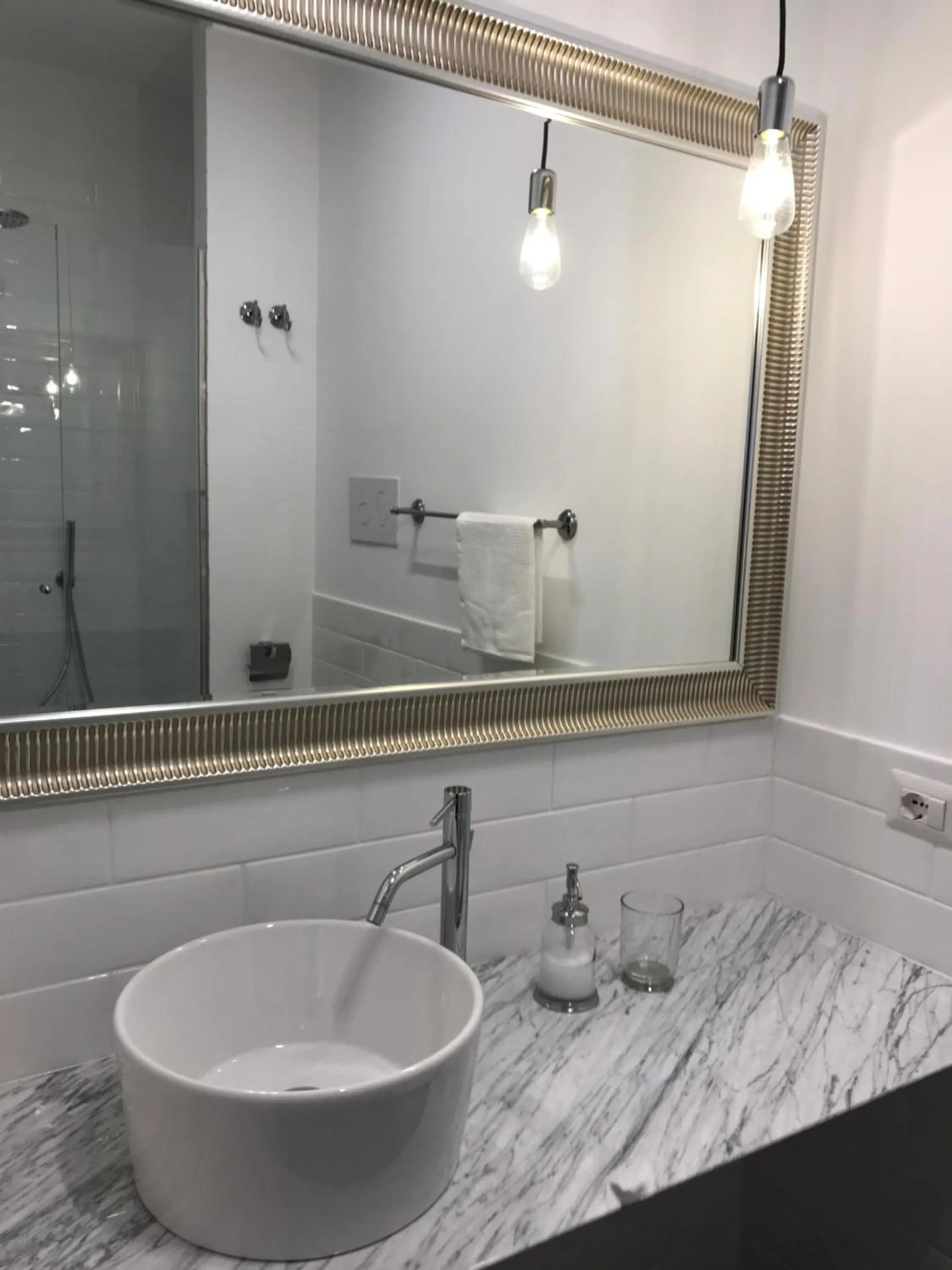 Bathroom in Salerno M'illumina