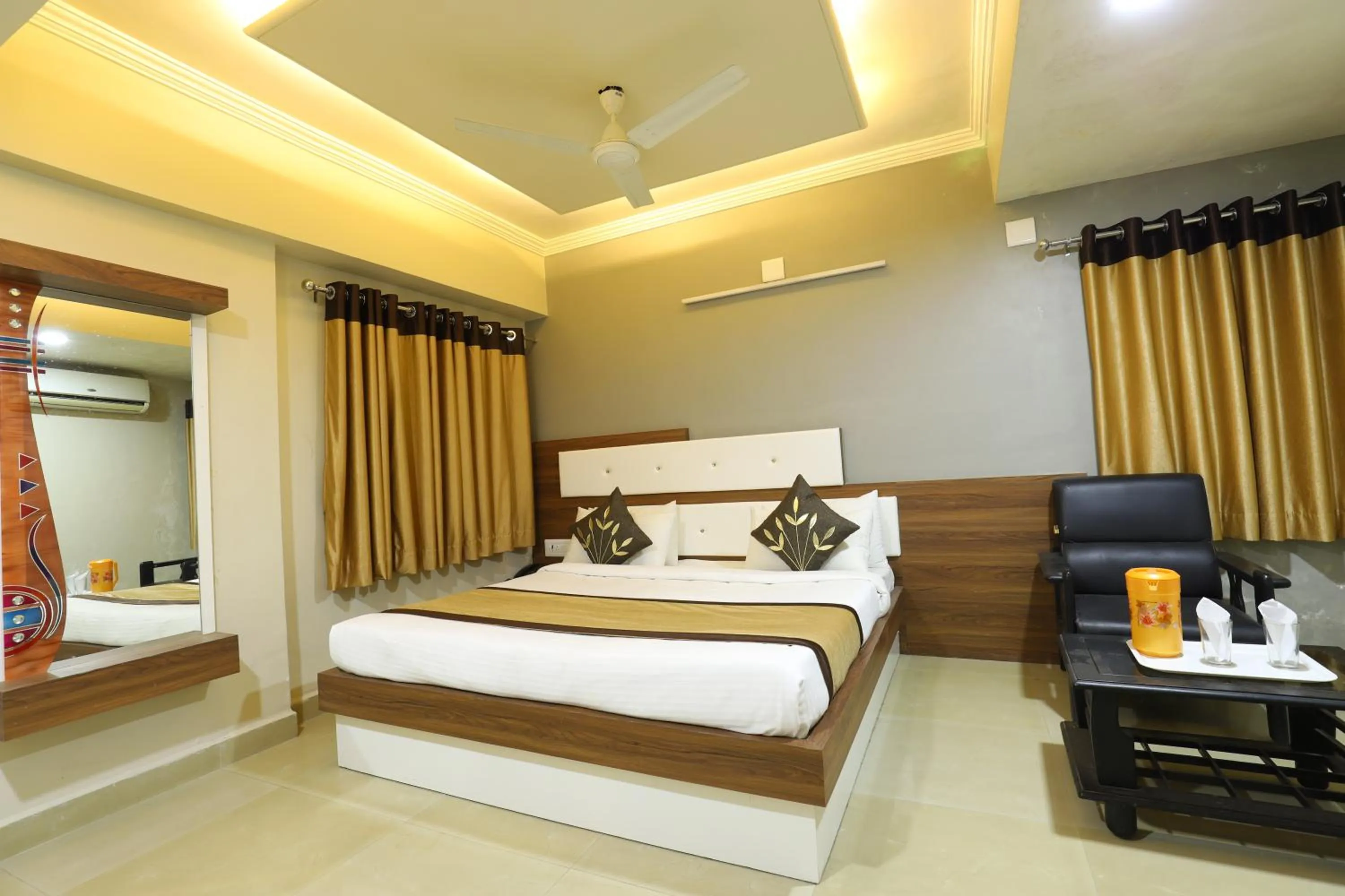 Bed in Hotel Loyal Residency