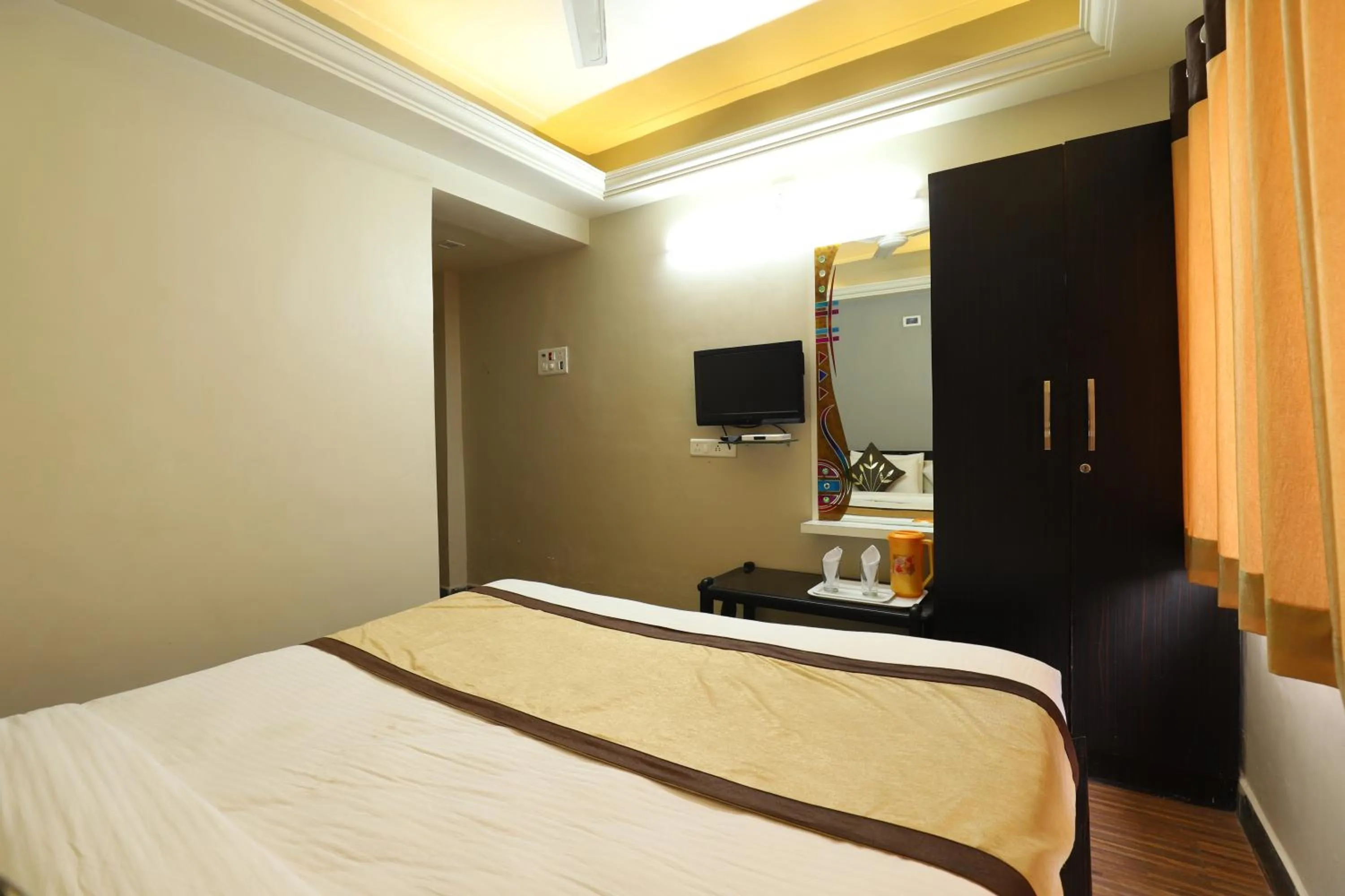 Bed in Hotel Loyal Residency