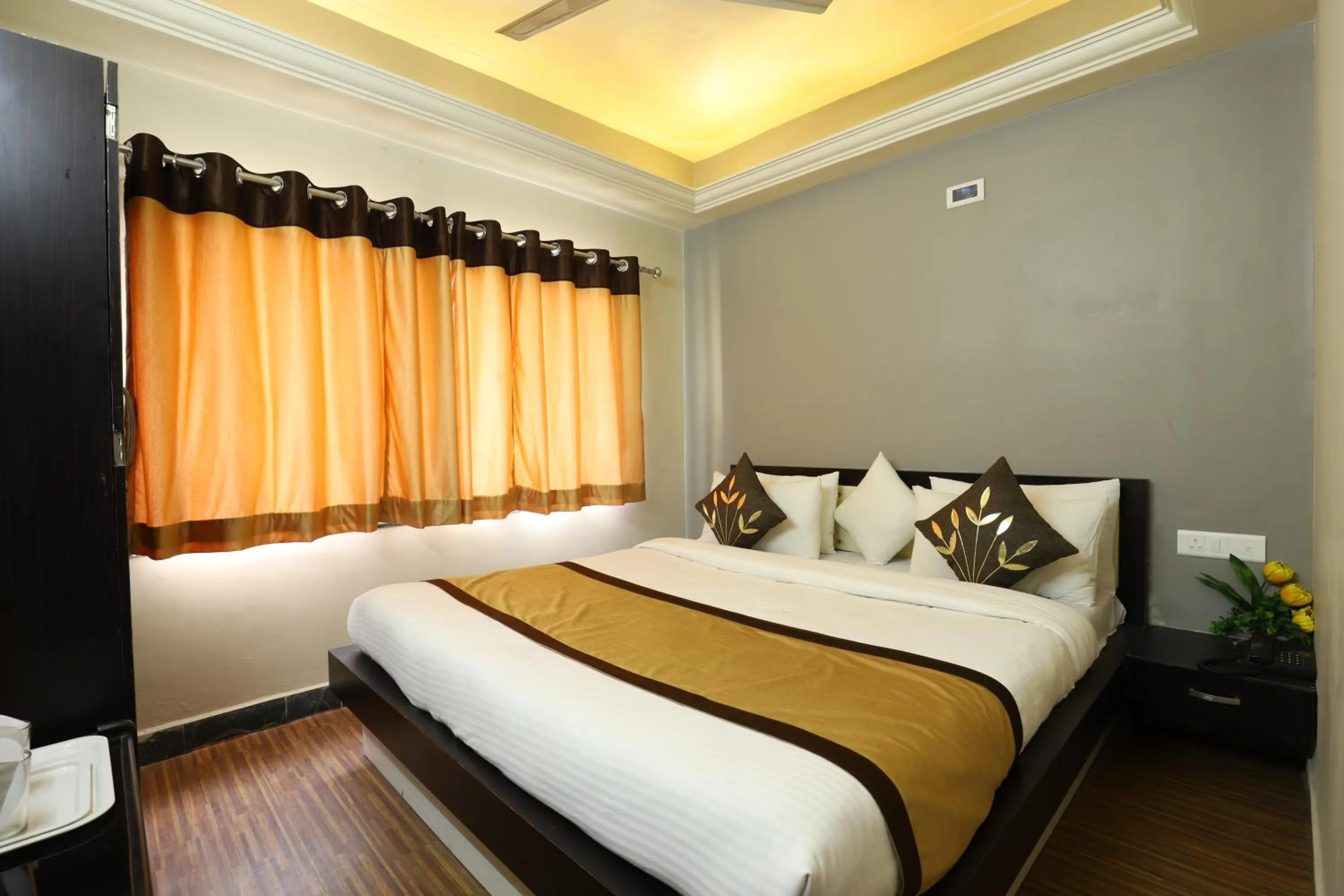 Bed in Hotel Loyal Residency