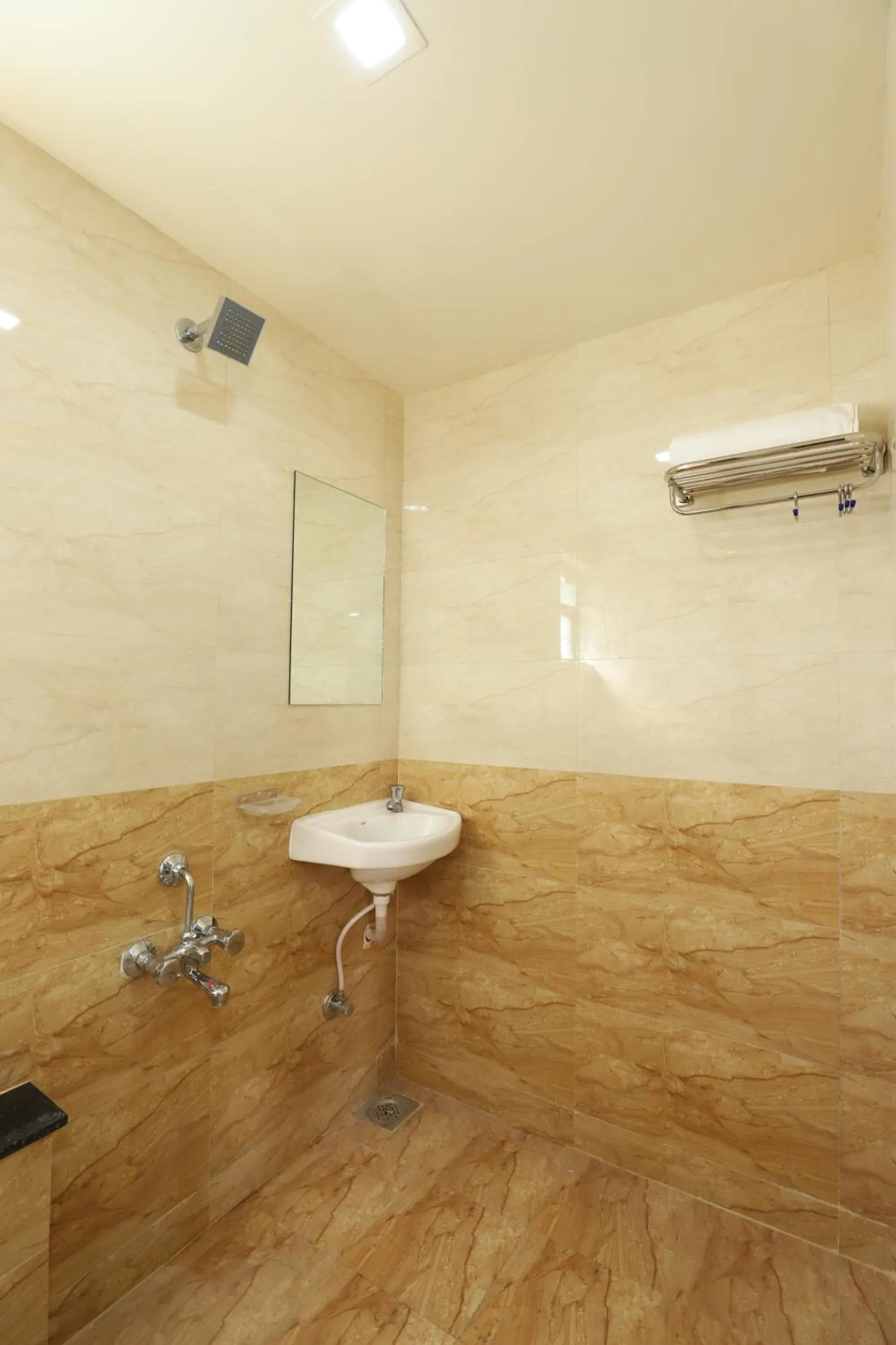 Hotel Loyal Residency