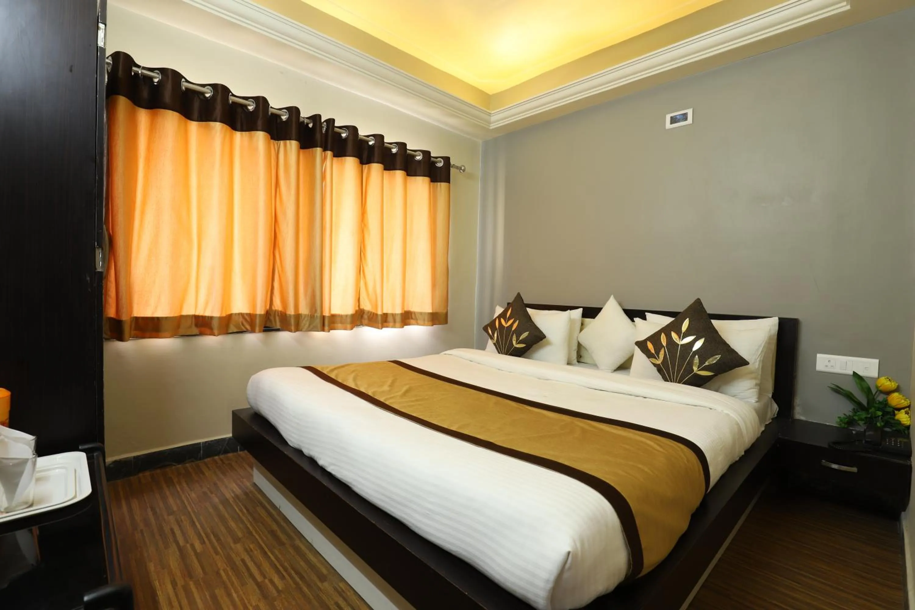 Bed in Hotel Loyal Residency