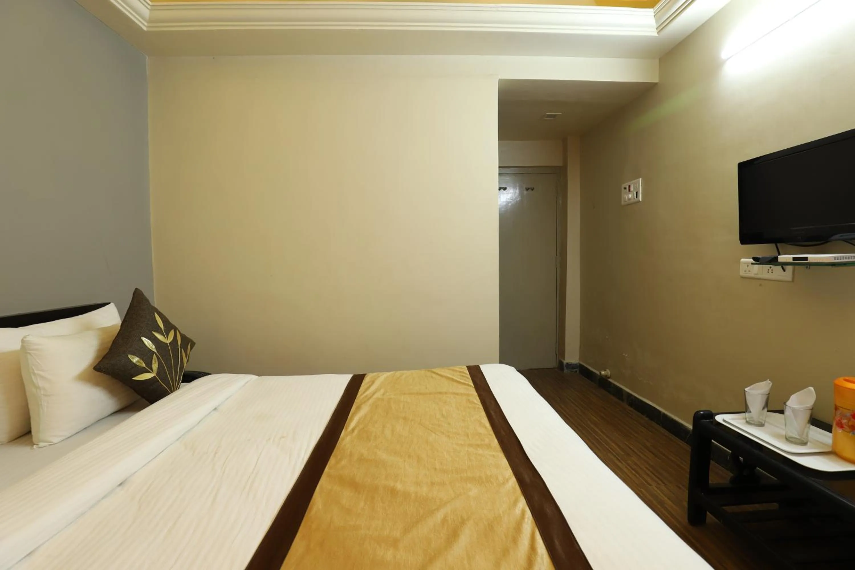 Bed in Hotel Loyal Residency