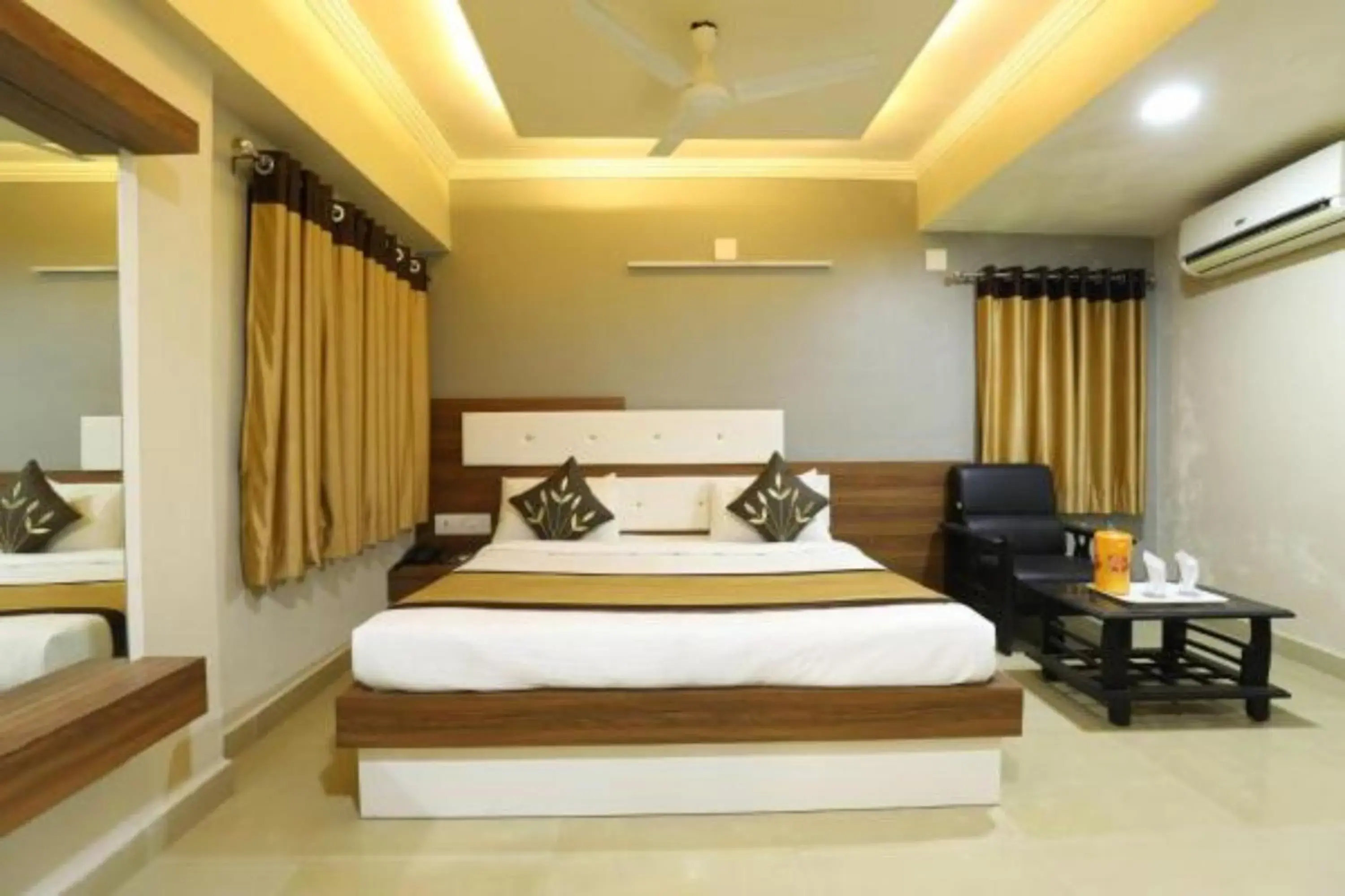 Deluxe King Room - single occupancy in Hotel Loyal Residency Deluxe King Room - single occupancy in Hotel Loyal Residency