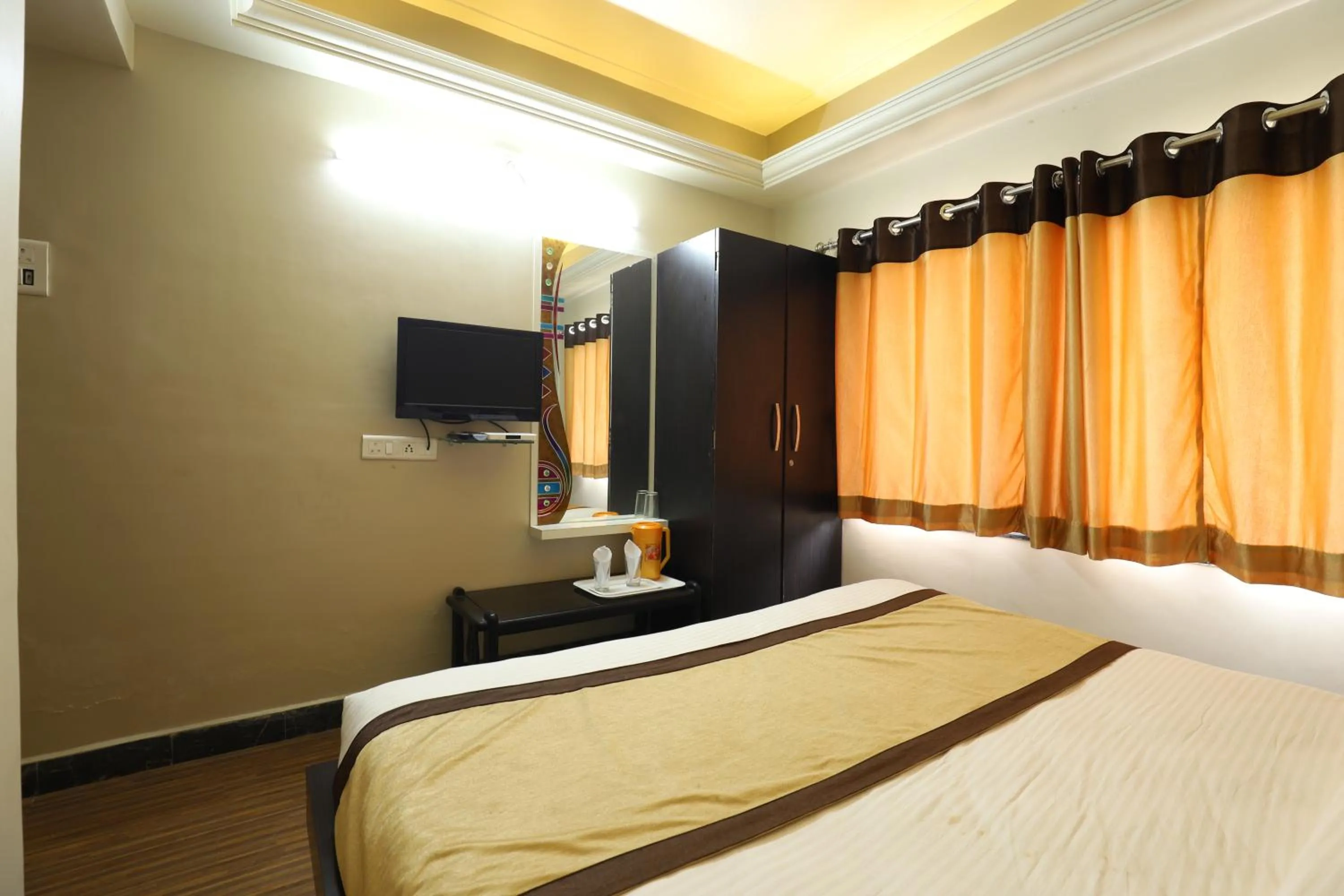 Bed in Hotel Loyal Residency