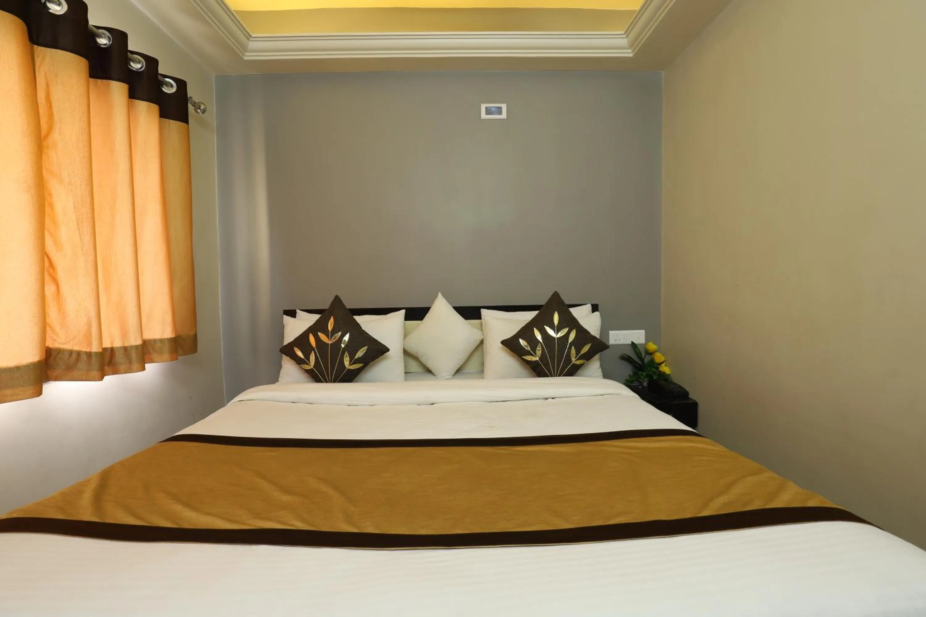 Bed in Hotel Loyal Residency