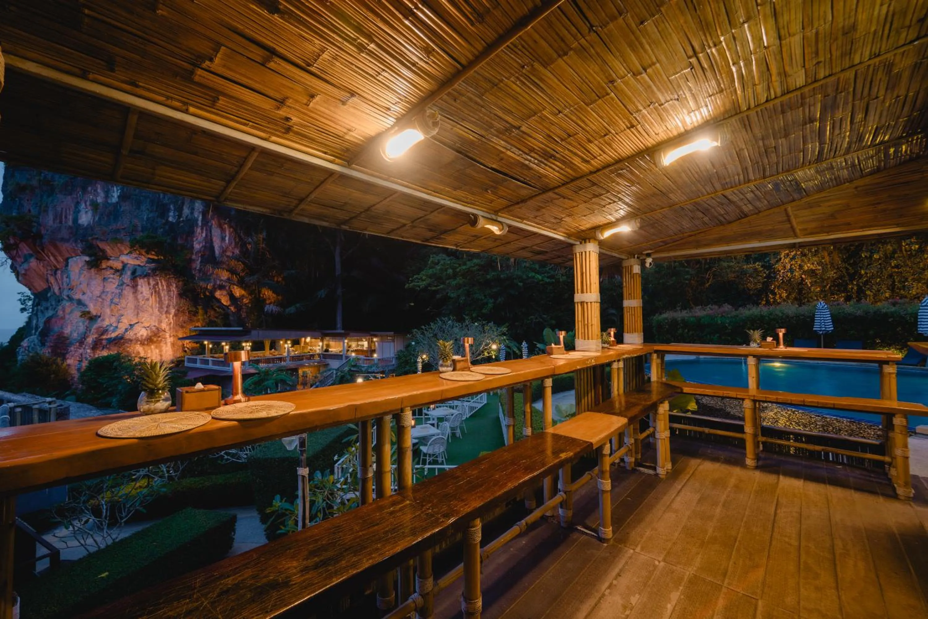 Restaurant/places to eat in Railay Phutawan Resort