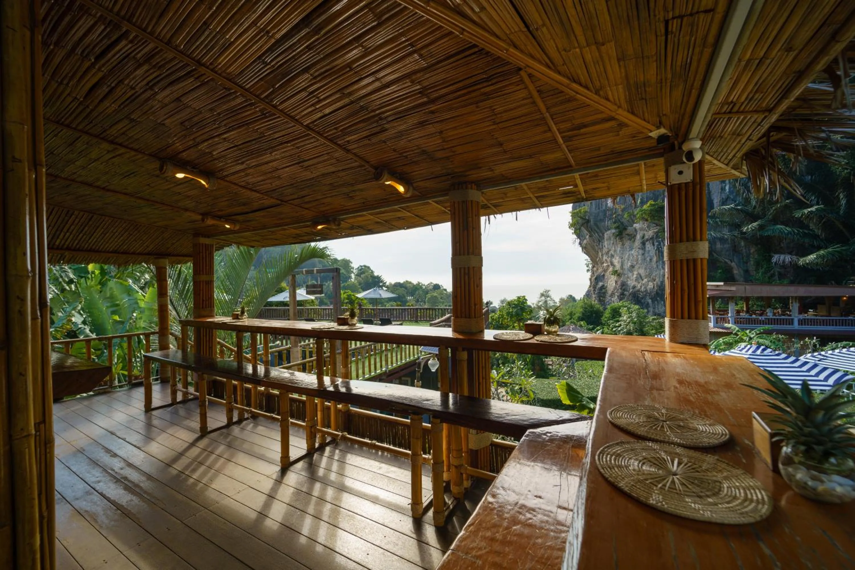Restaurant/places to eat in Railay Phutawan Resort