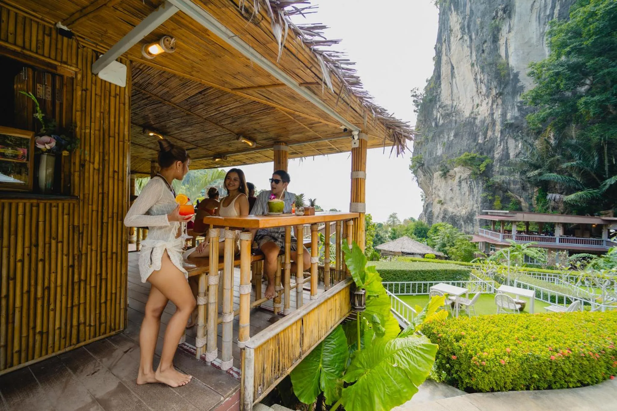 Restaurant/places to eat in Railay Phutawan Resort