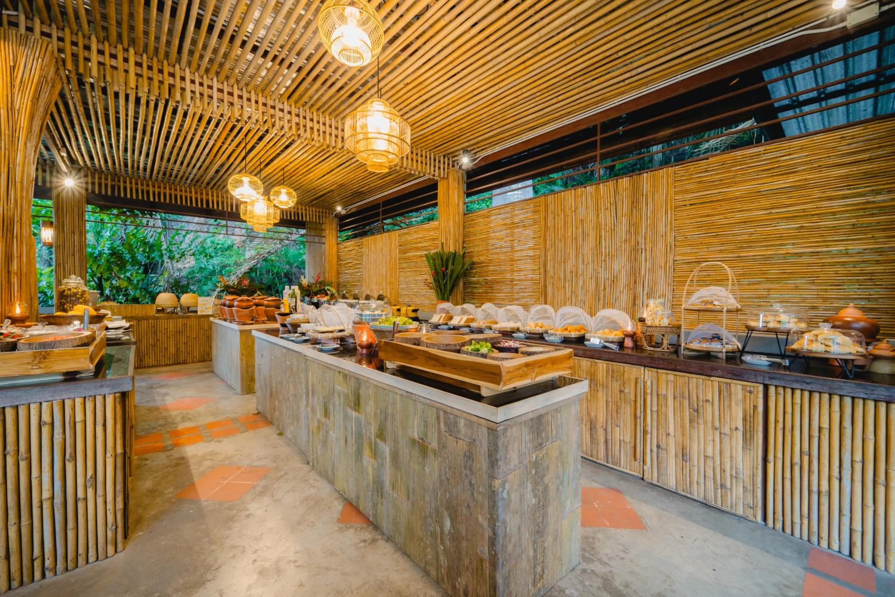 Restaurant/places to eat in Railay Phutawan Resort