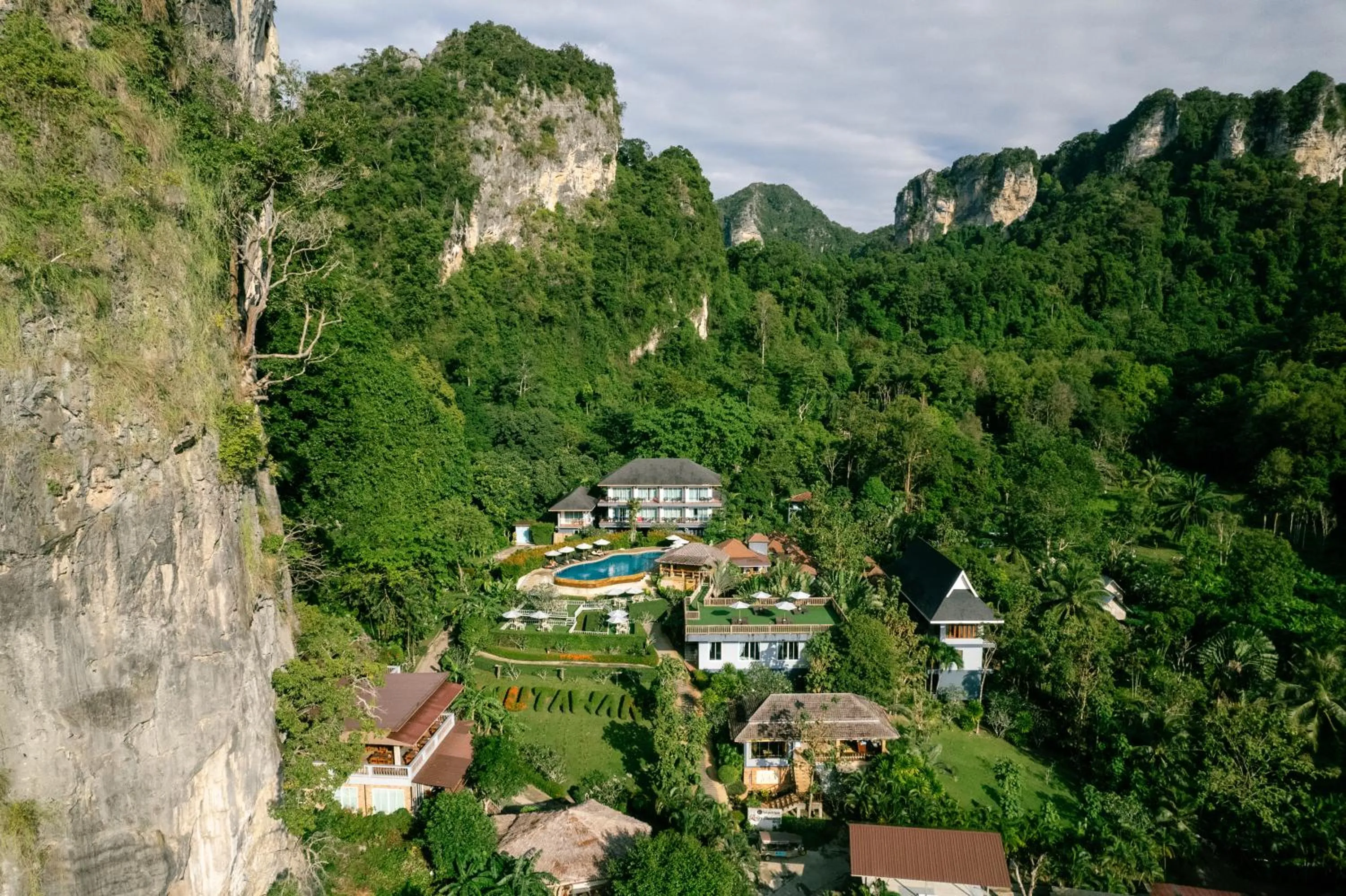 Property building in Railay Phutawan Resort