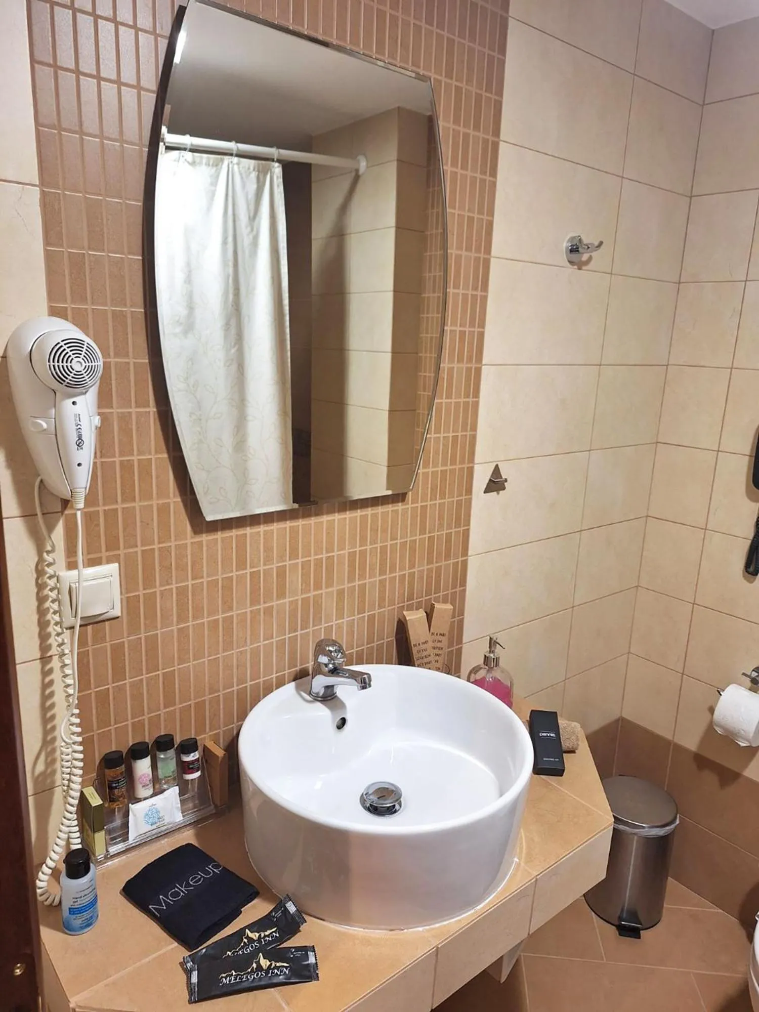 Bathroom in Melegos Inn Hotel