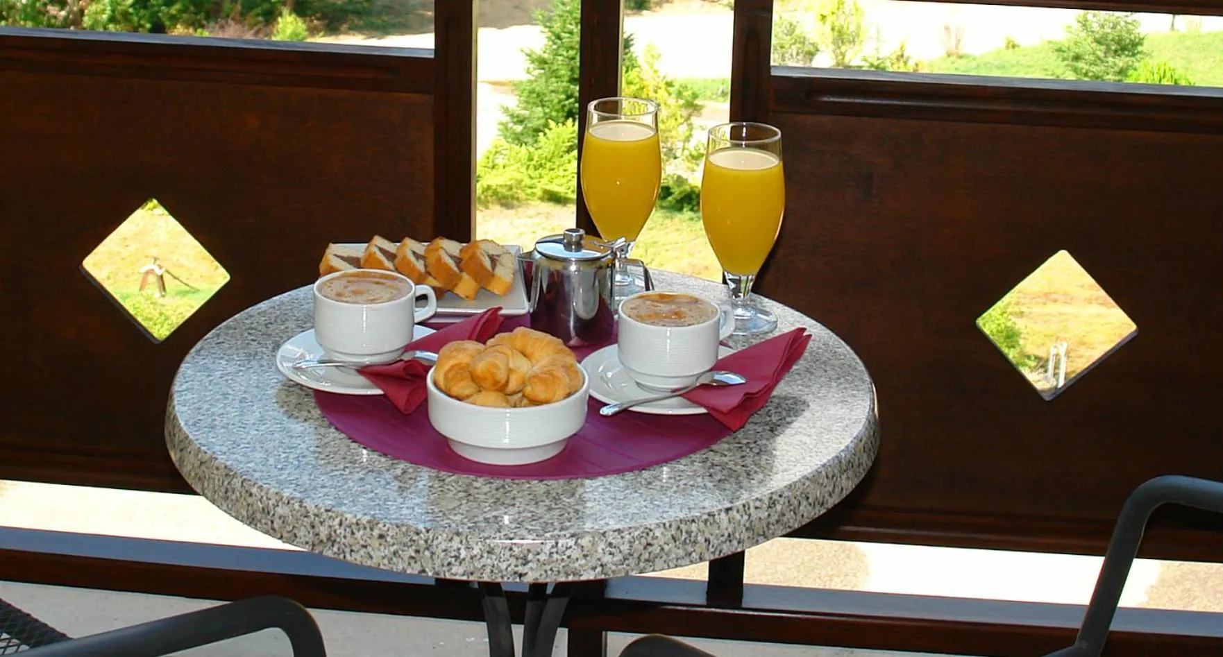 Food and drinks in Melegos Inn Hotel