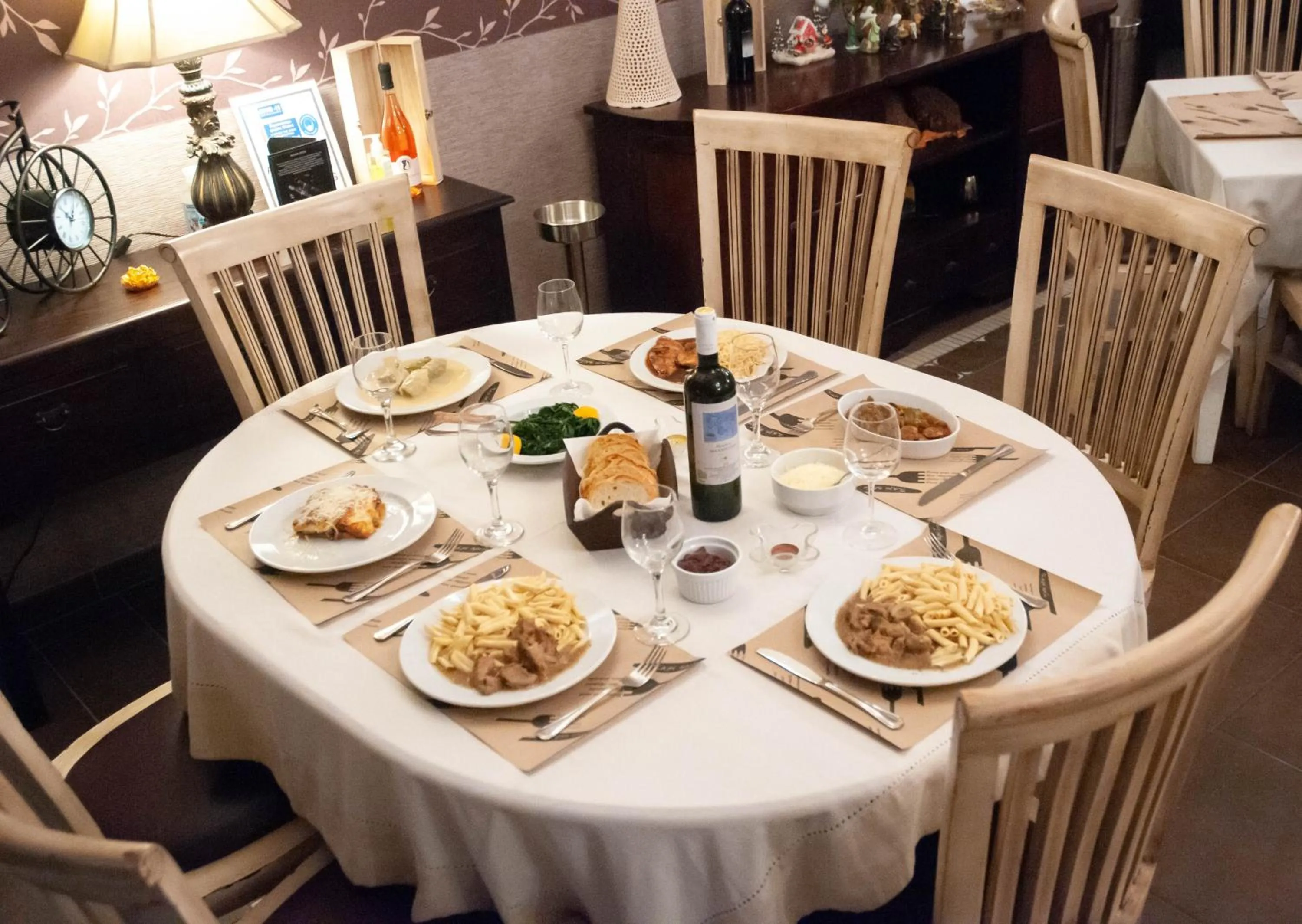 Restaurant/places to eat in Melegos Inn Hotel