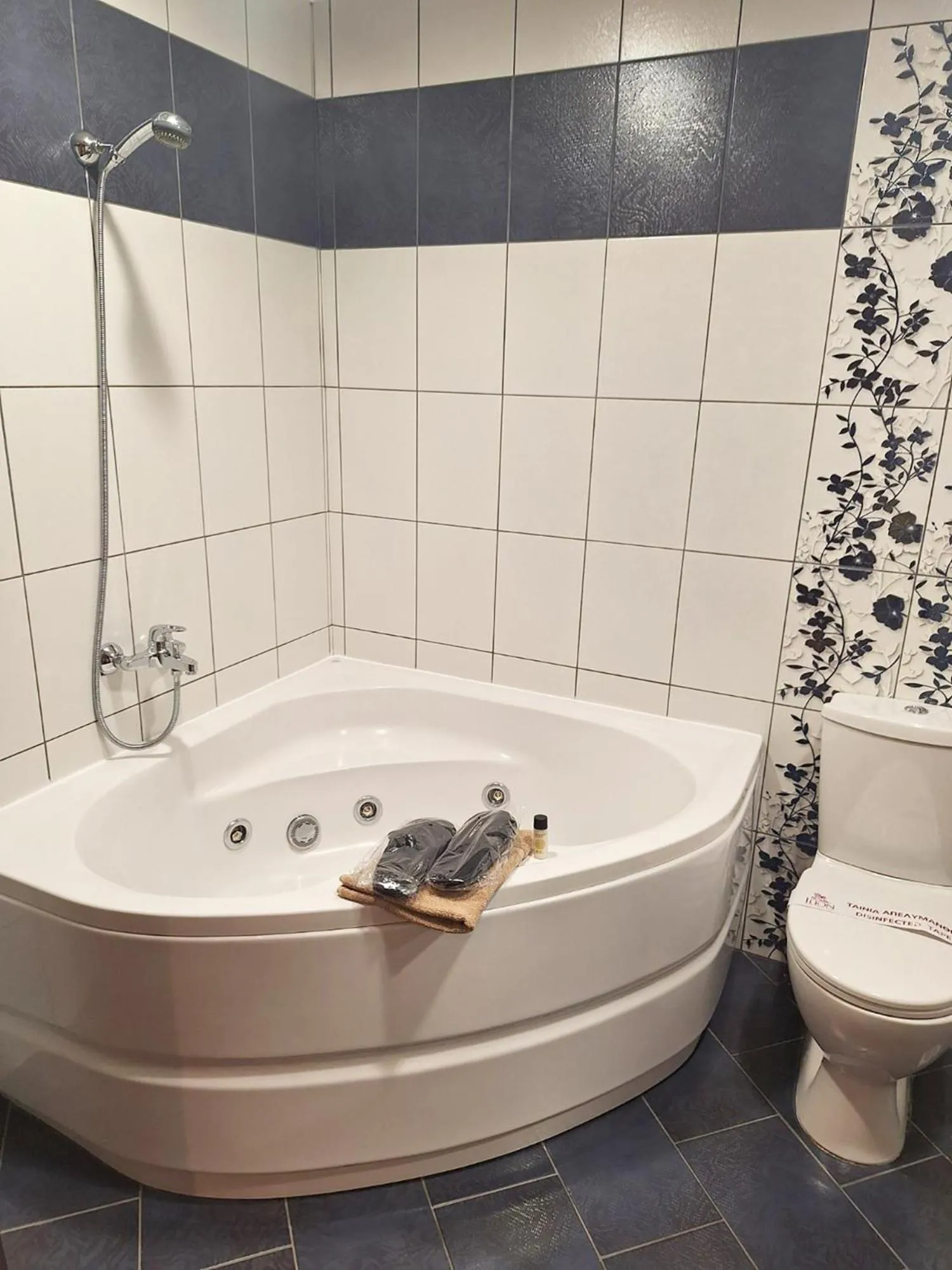 Bathroom in Melegos Inn Hotel