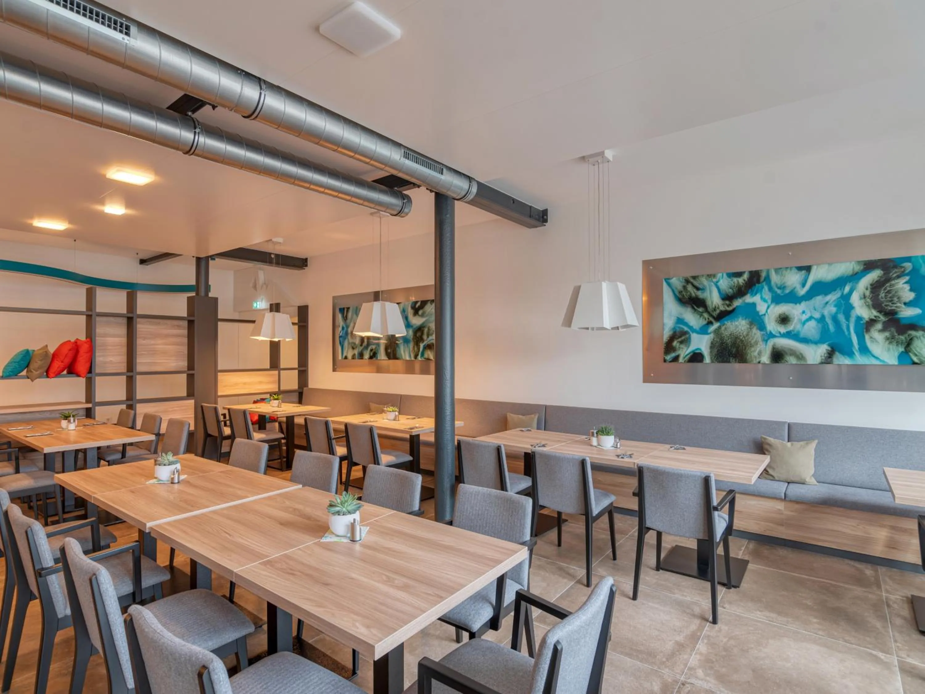 Restaurant/places to eat in WESTSIDE Hotel