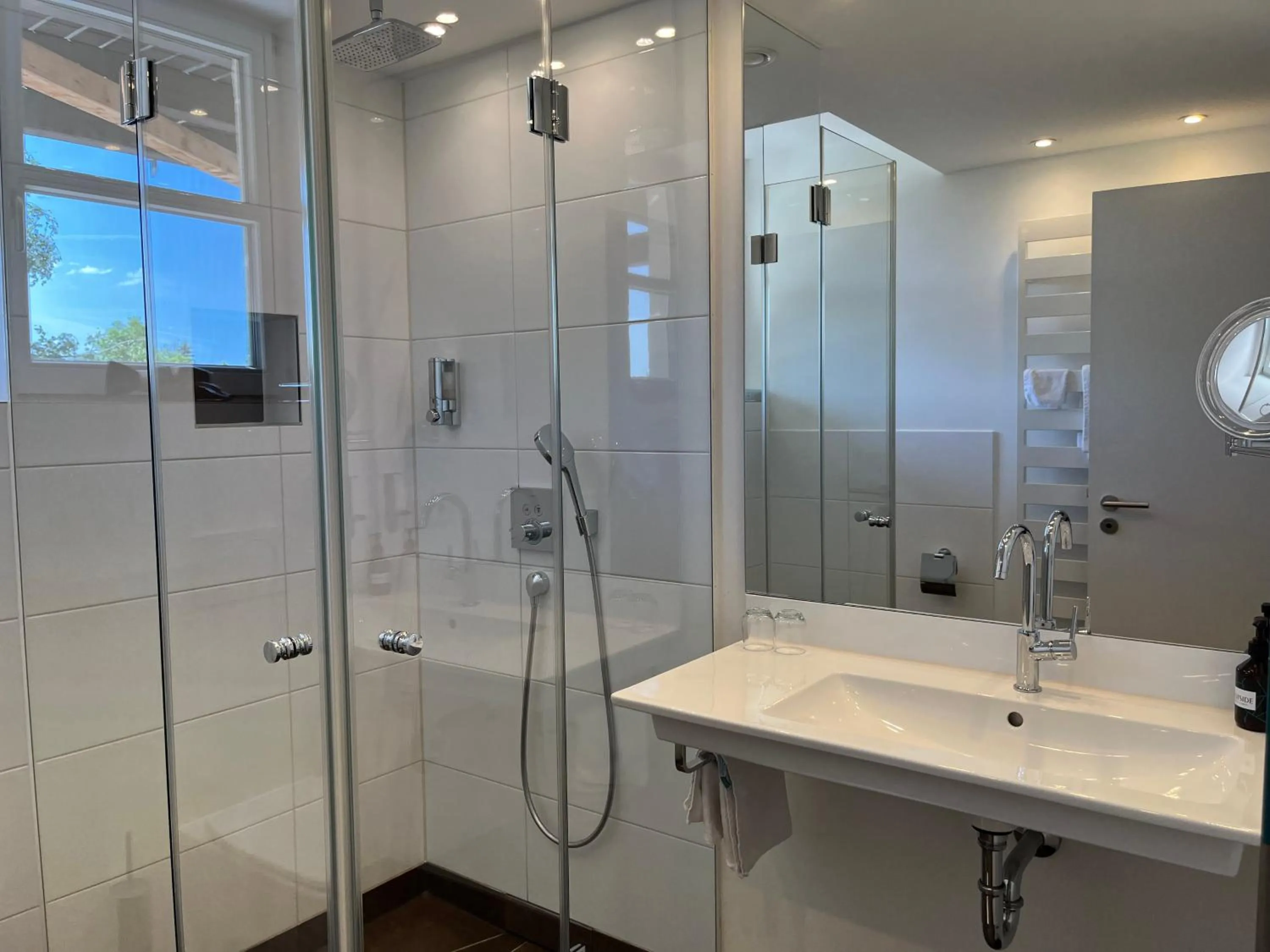 Shower in WESTSIDE Hotel