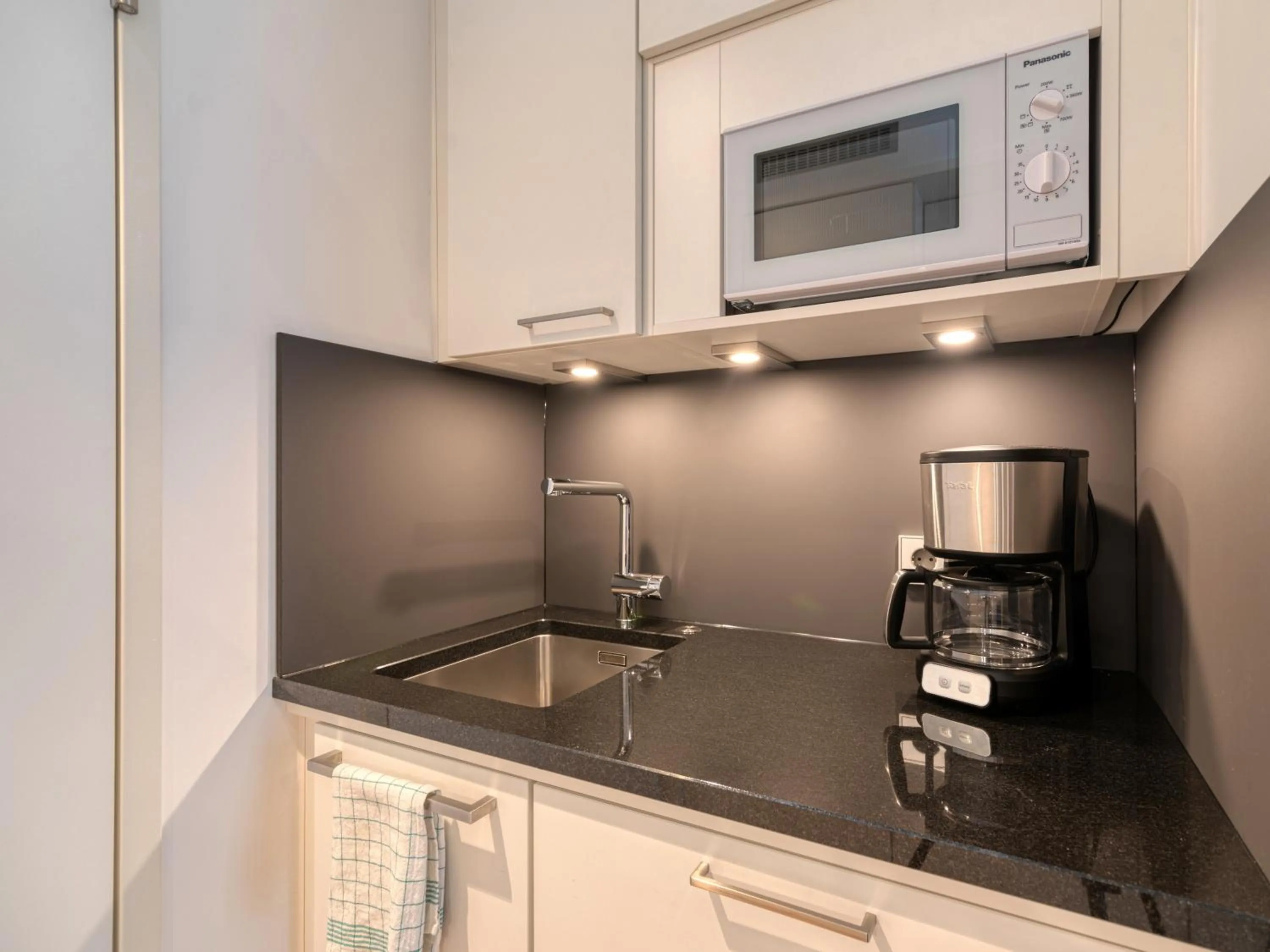 Coffee/tea facilities in WESTSIDE Hotel