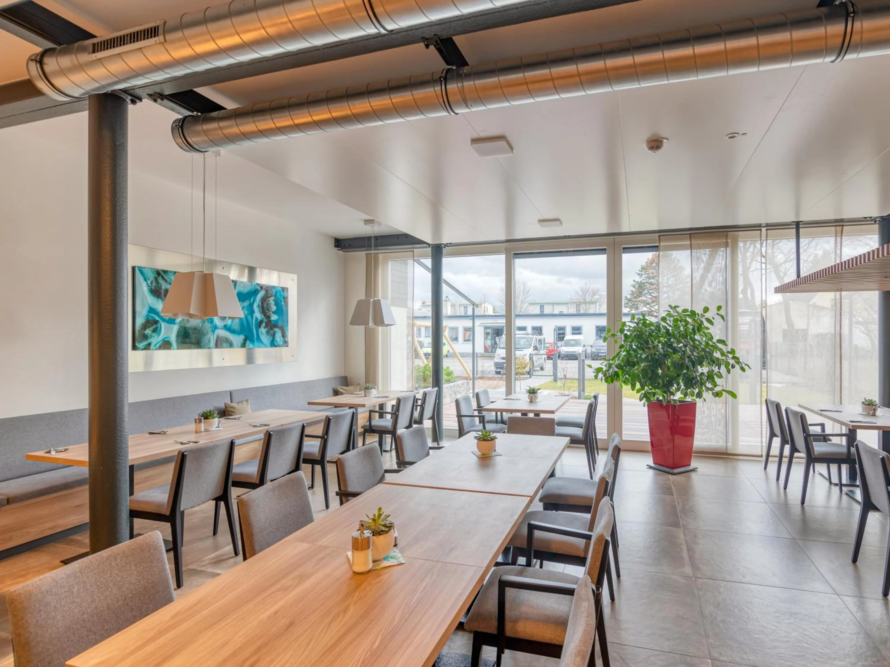 Restaurant/places to eat in WESTSIDE Hotel