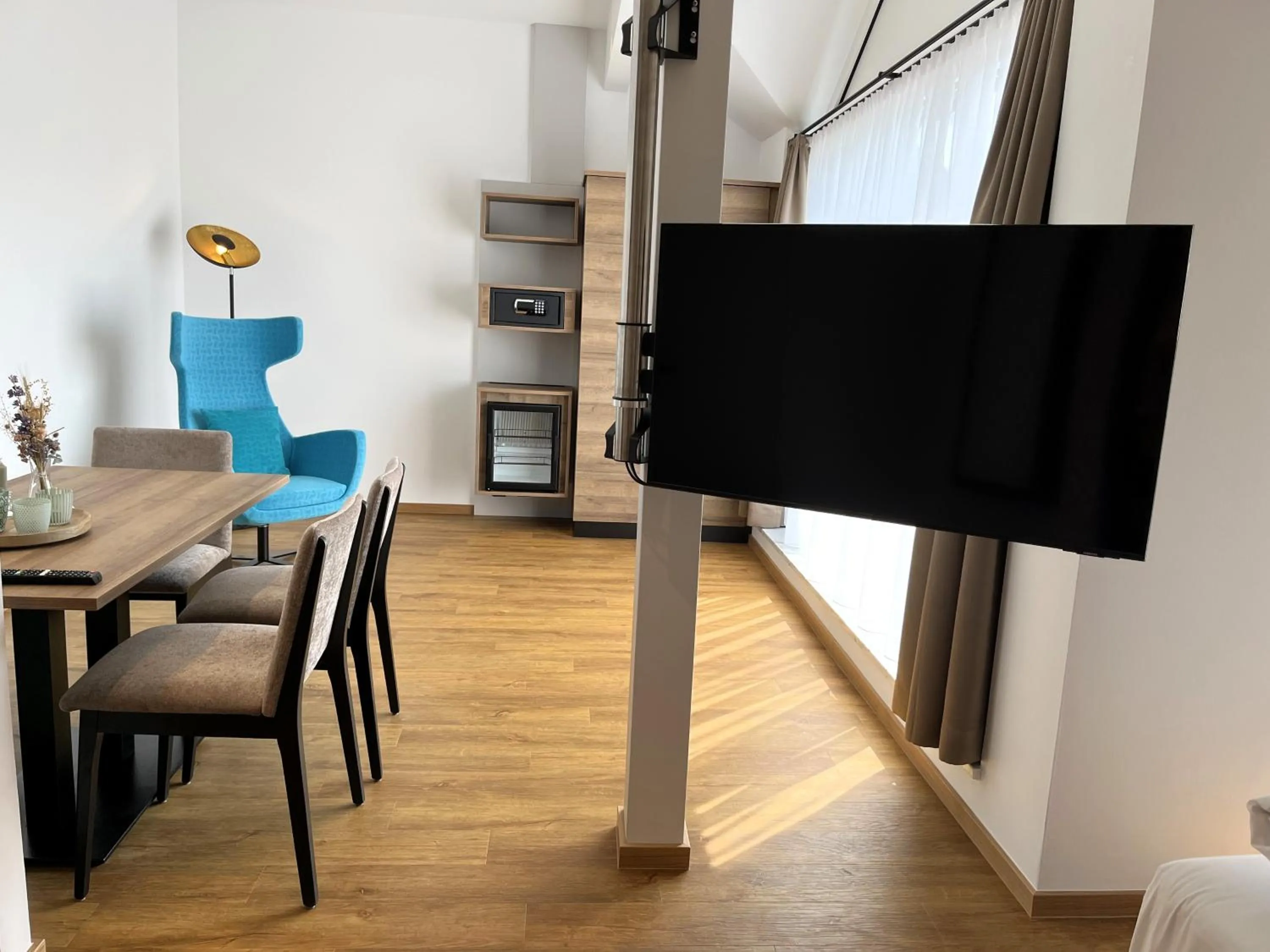 TV and multimedia in WESTSIDE Hotel