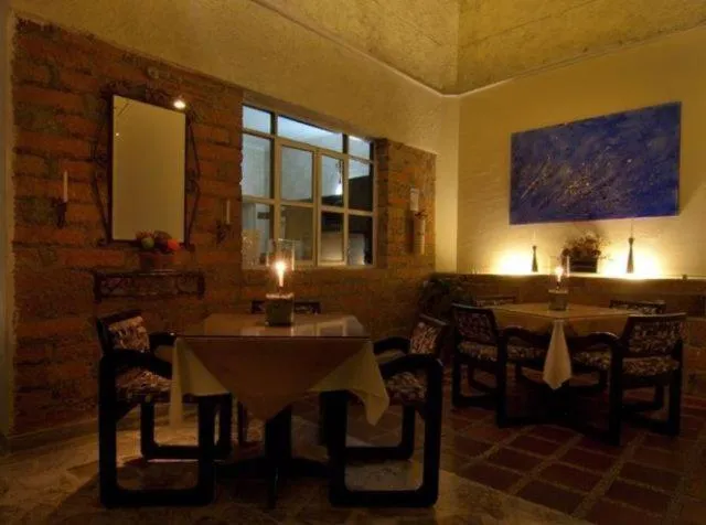 Restaurant/places to eat in 61Prado Hotel