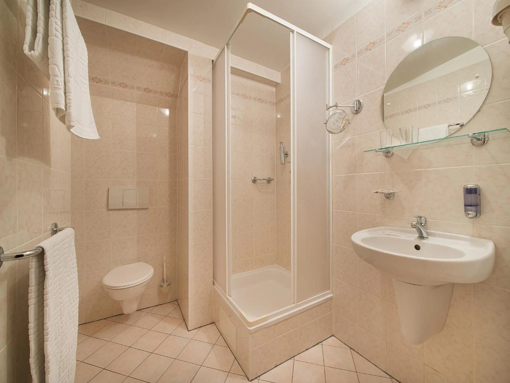 Bathroom in EA Hotel Elefant