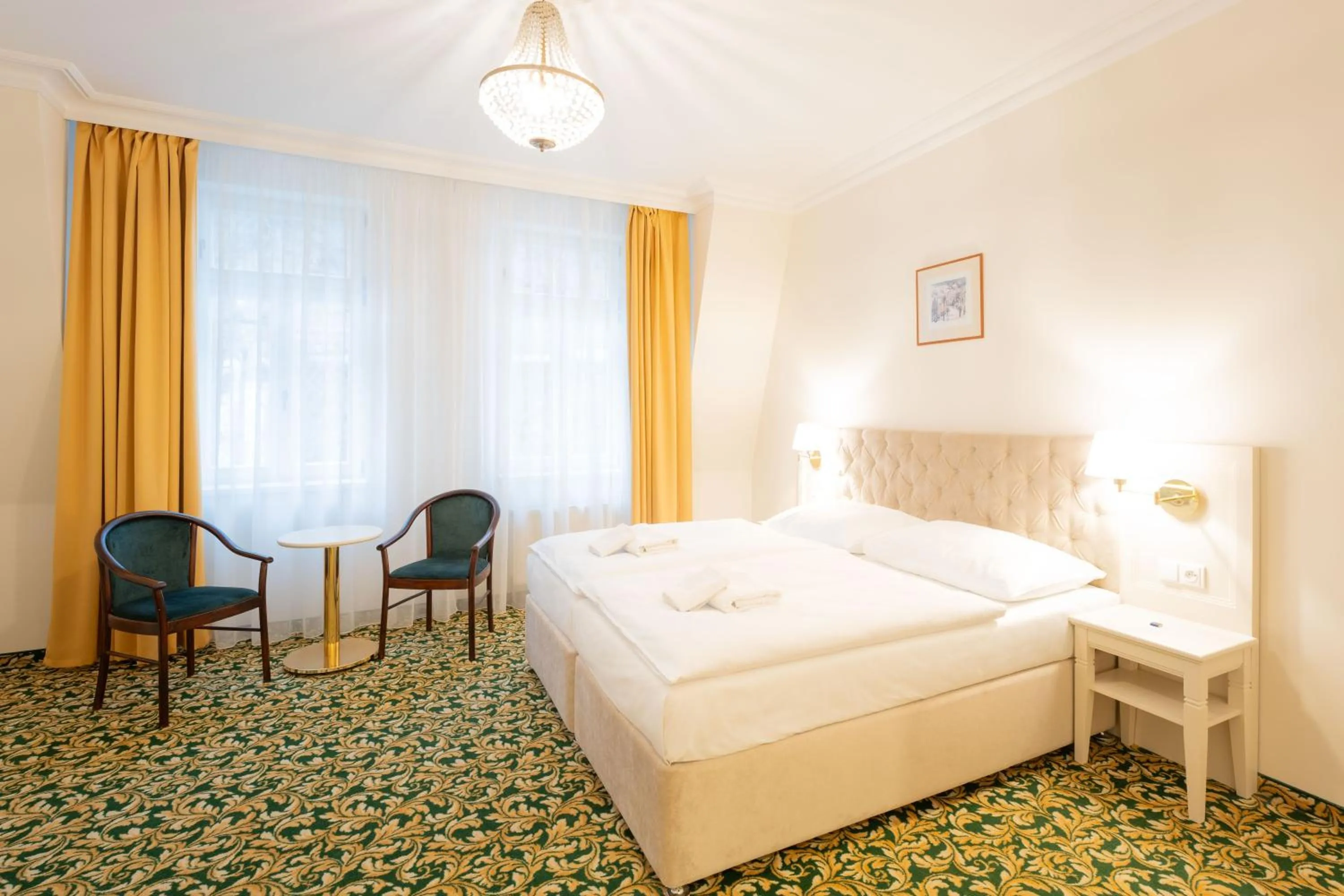 Property building, Bed in EA Hotel Elefant