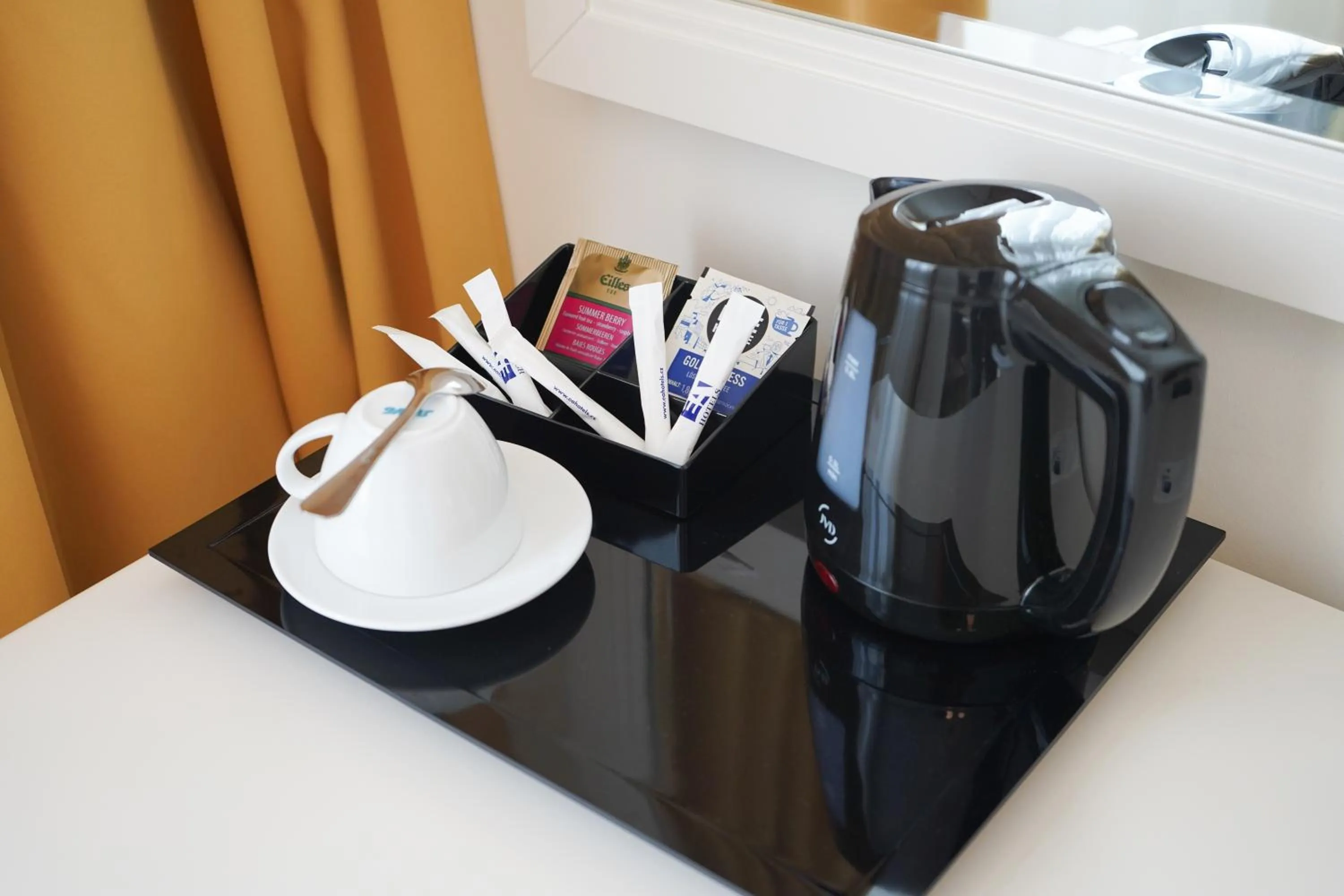 Coffee/tea facilities in EA Hotel Elefant