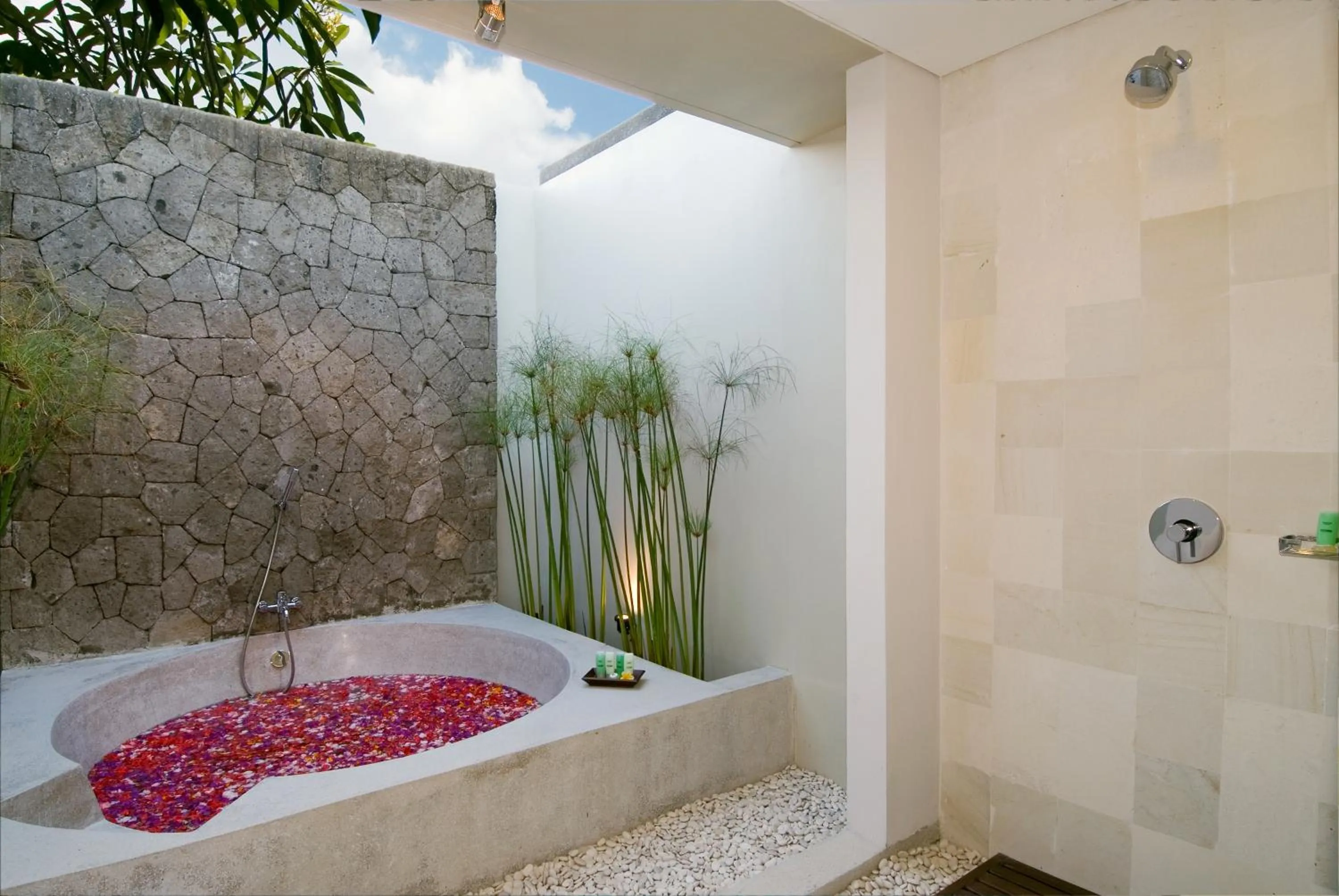 Public Bath in Bumi Linggah Villas Bali