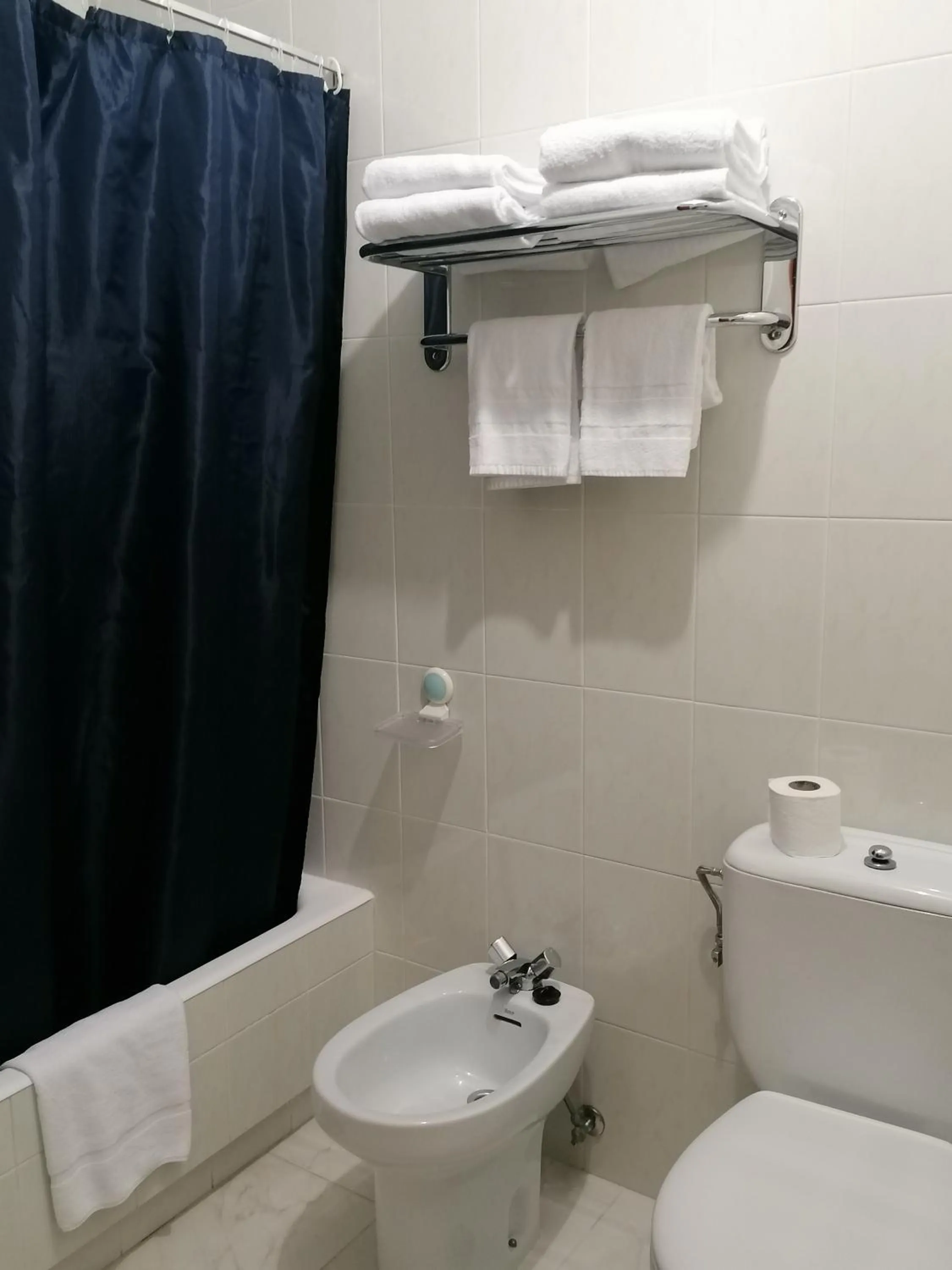 Bathroom in Apartamentos Regollera