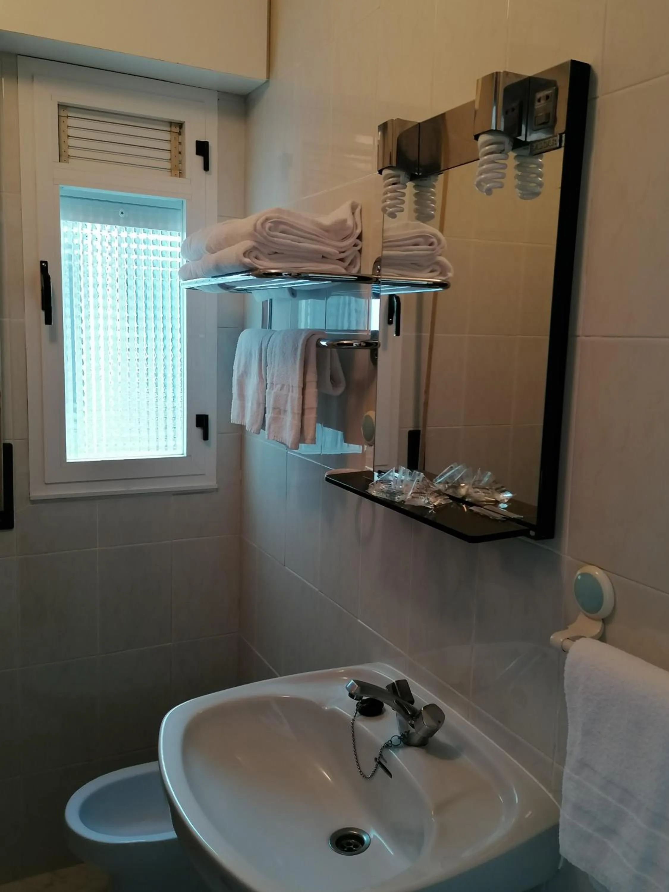 Bathroom in Apartamentos Regollera