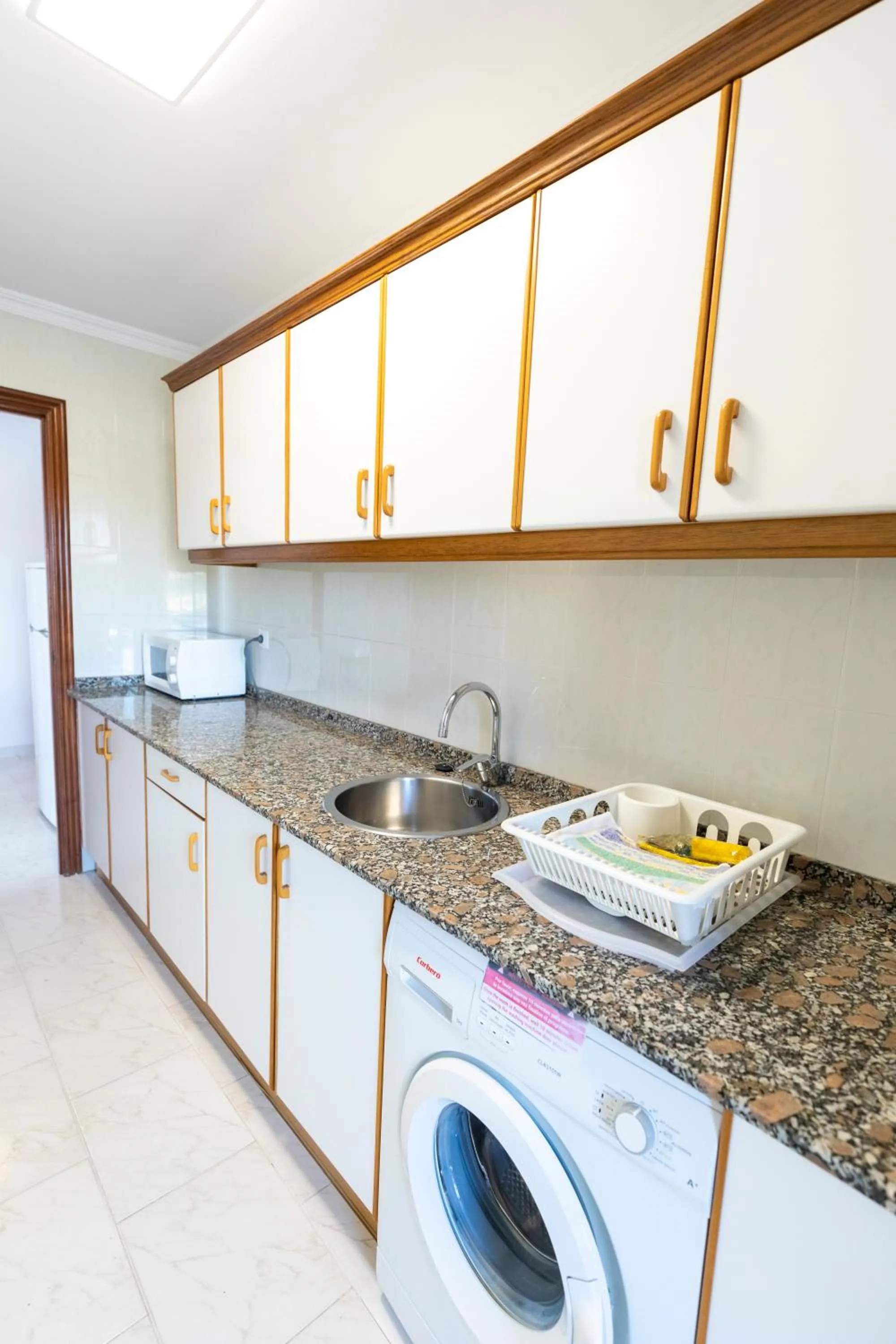 Kitchen or kitchenette in Apartamentos Regollera