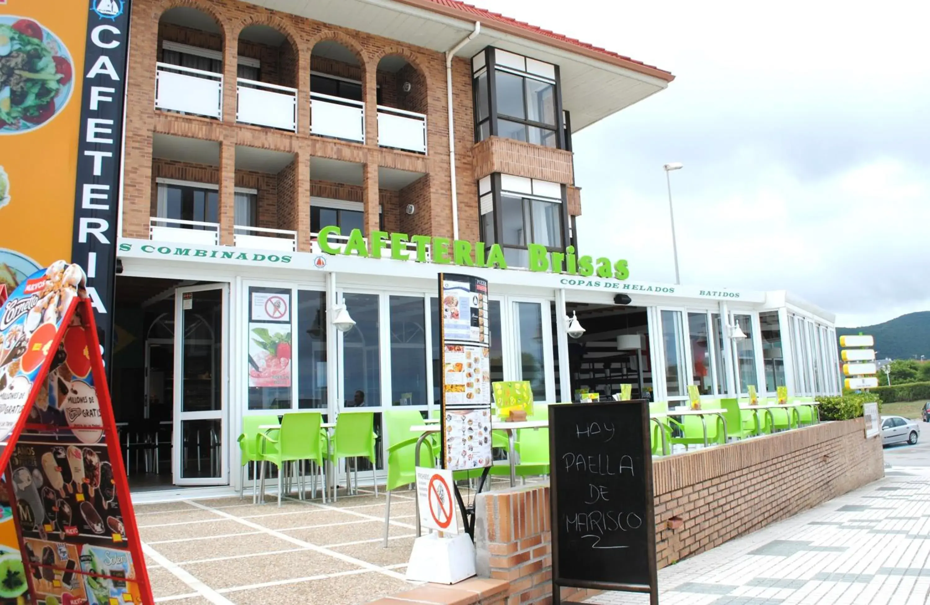 Restaurant/places to eat in Apartamentos Regollera Restaurant/places to eat in Apartamentos Regollera