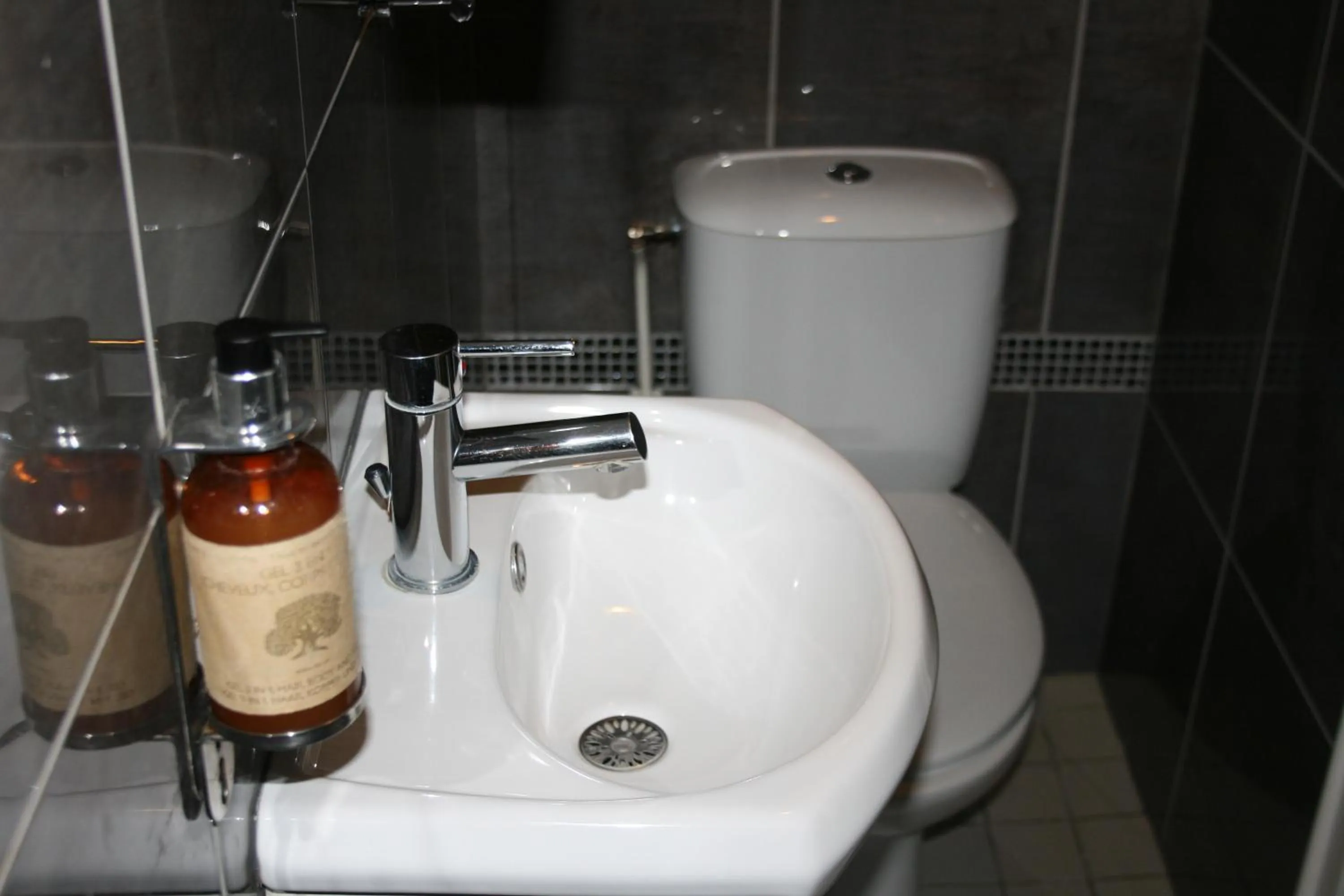 Bathroom in Hôtel Viator