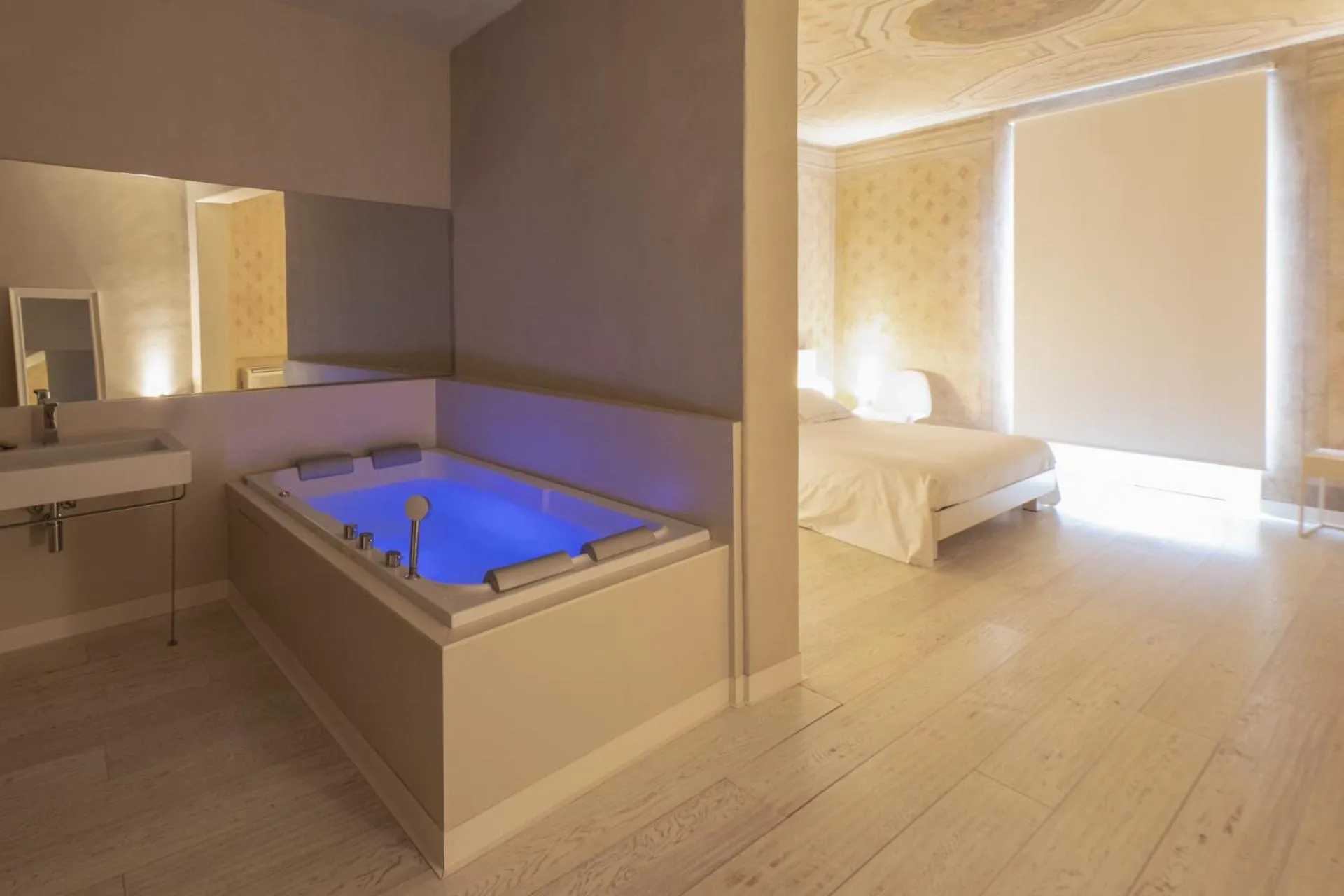 Hot Tub in Scaravelli Residenza
