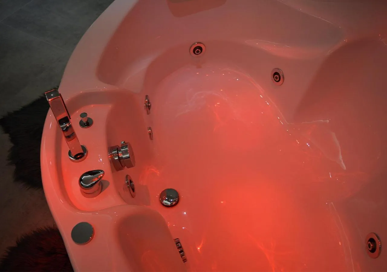 Hot Tub in B&B Aquino in Terrazza