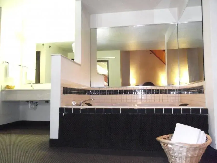 Bathroom in Amerihost Inn & Suites Fulton Bathroom in Amerihost Inn & Suites Fulton