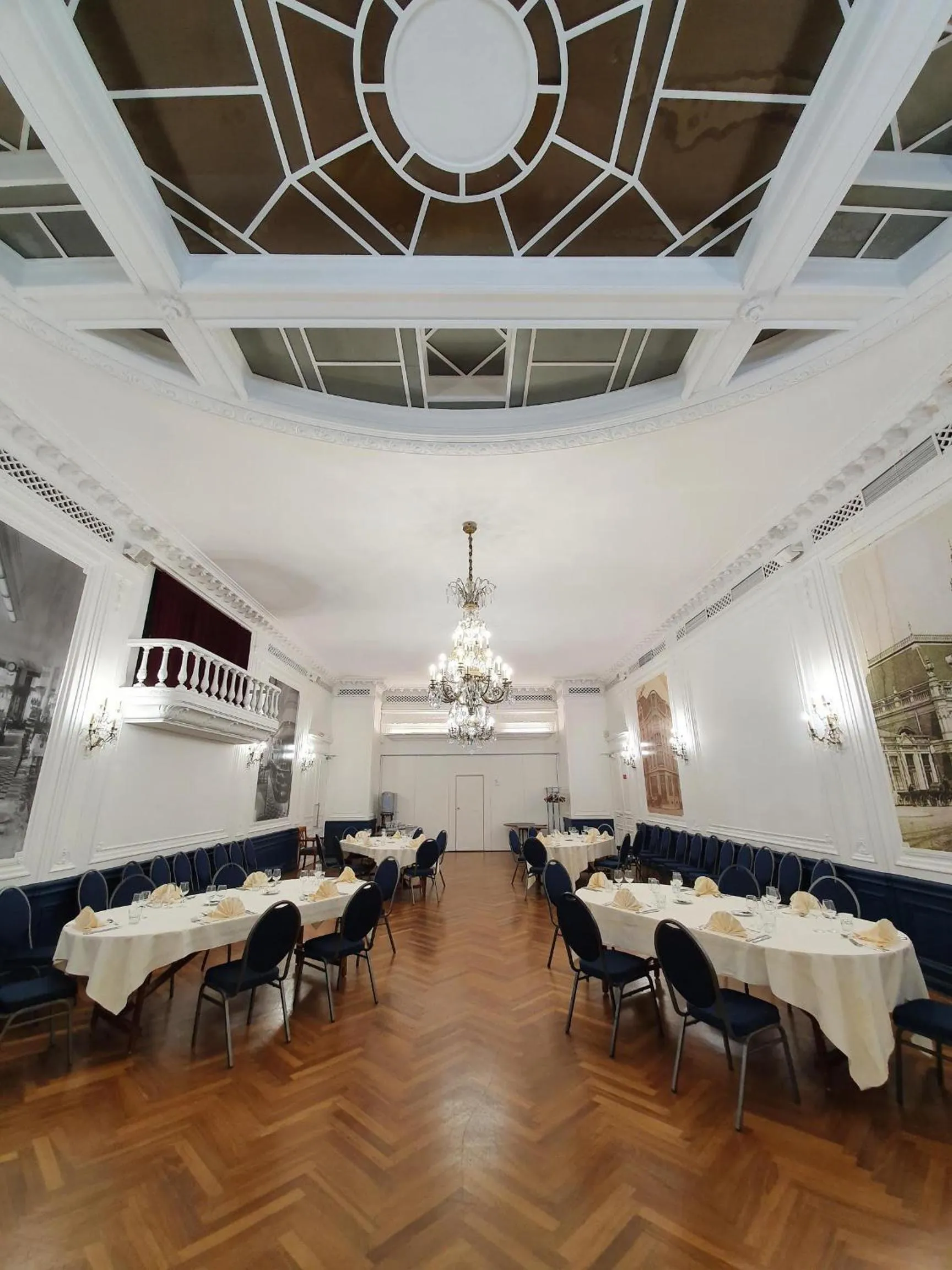 Restaurant/places to eat in Grand Hôtel de Valenciennes