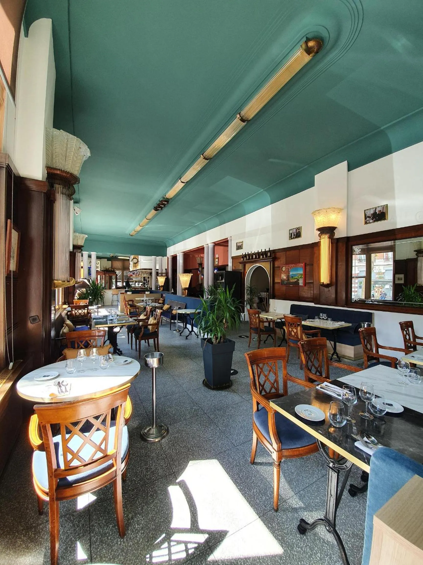 Restaurant/places to eat in Grand Hôtel de Valenciennes