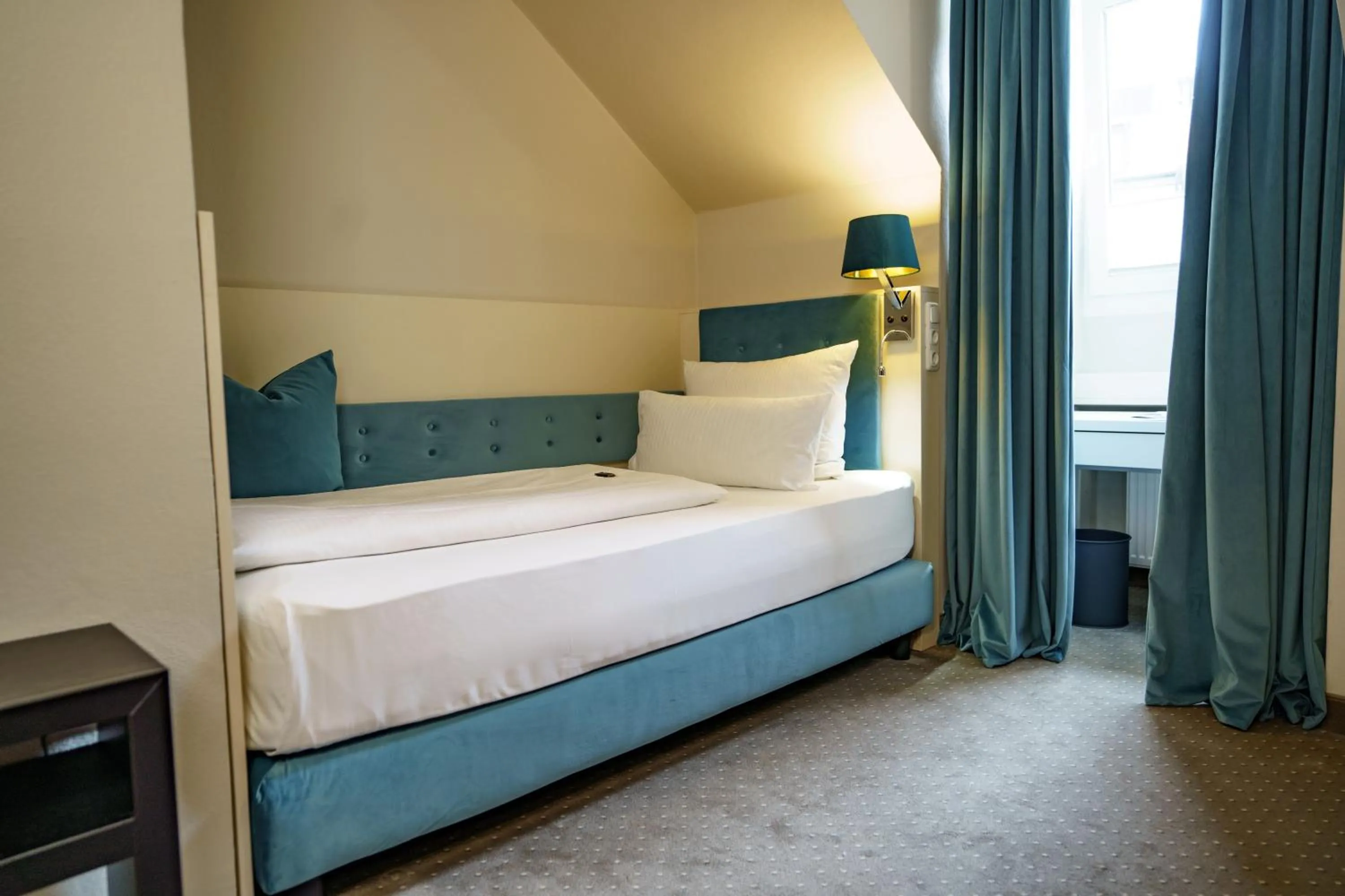 Photo of the whole room, Bed in Hotel an der Oper