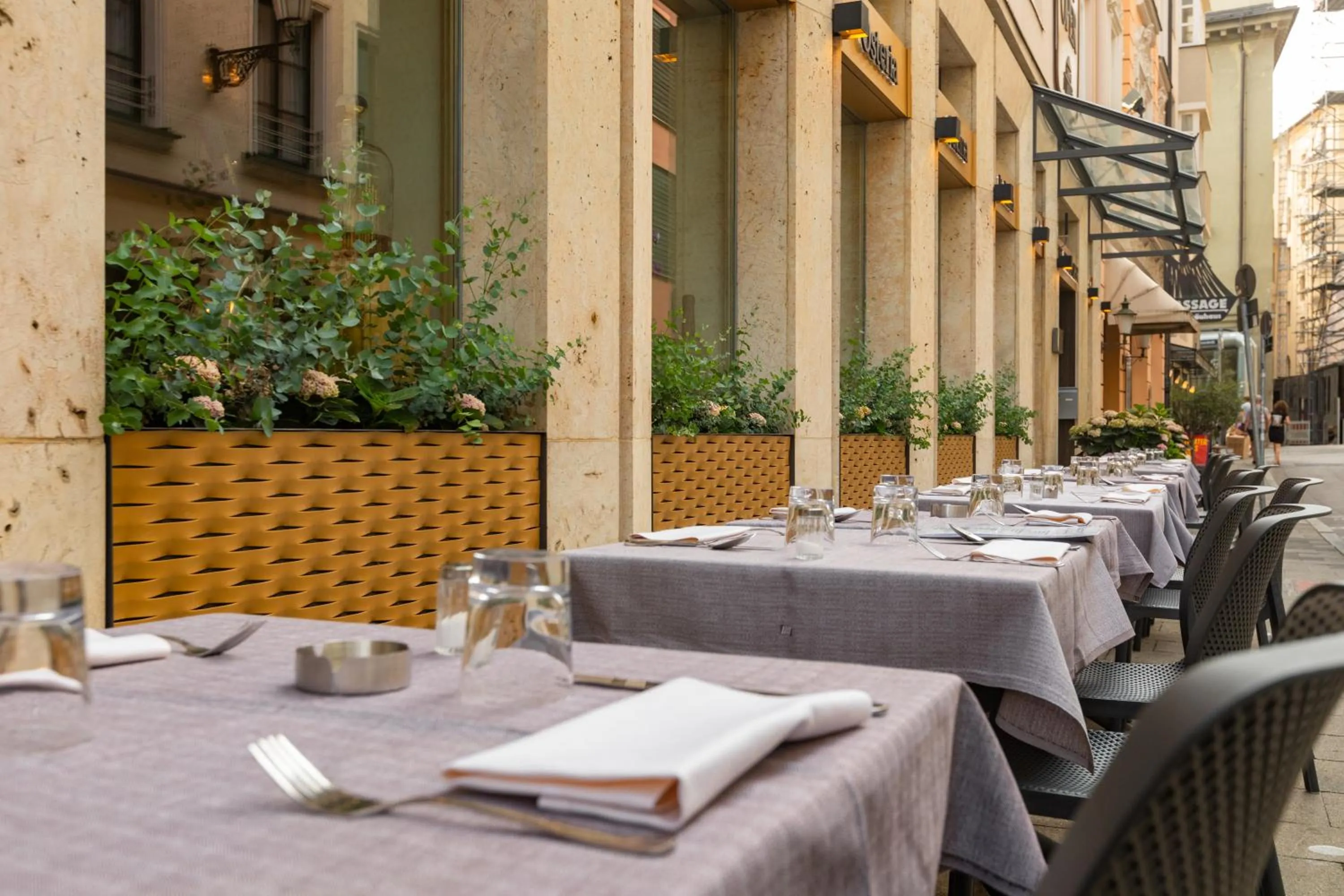 Property building in Hotel an der Oper