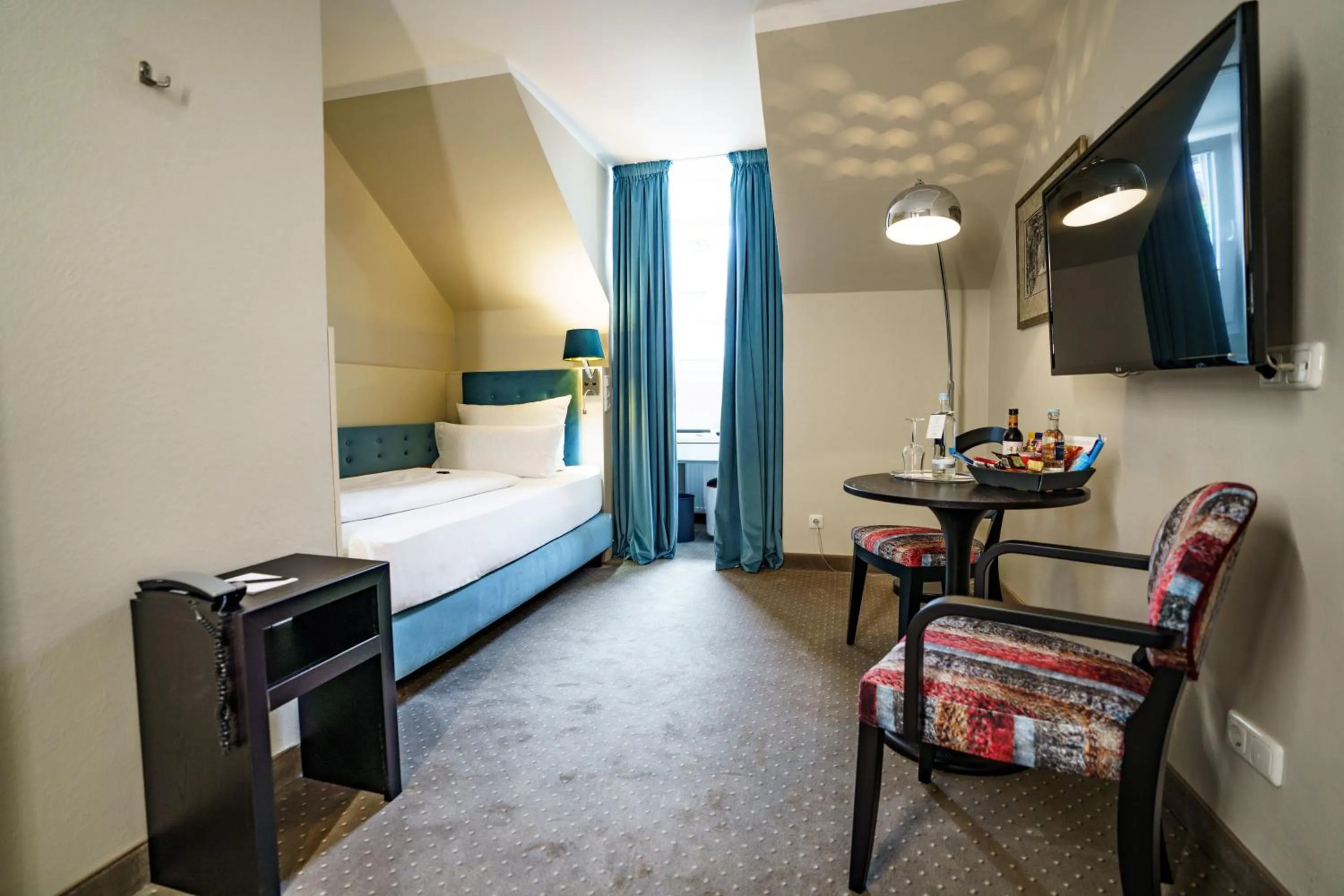 Photo of the whole room, Bed in Hotel an der Oper