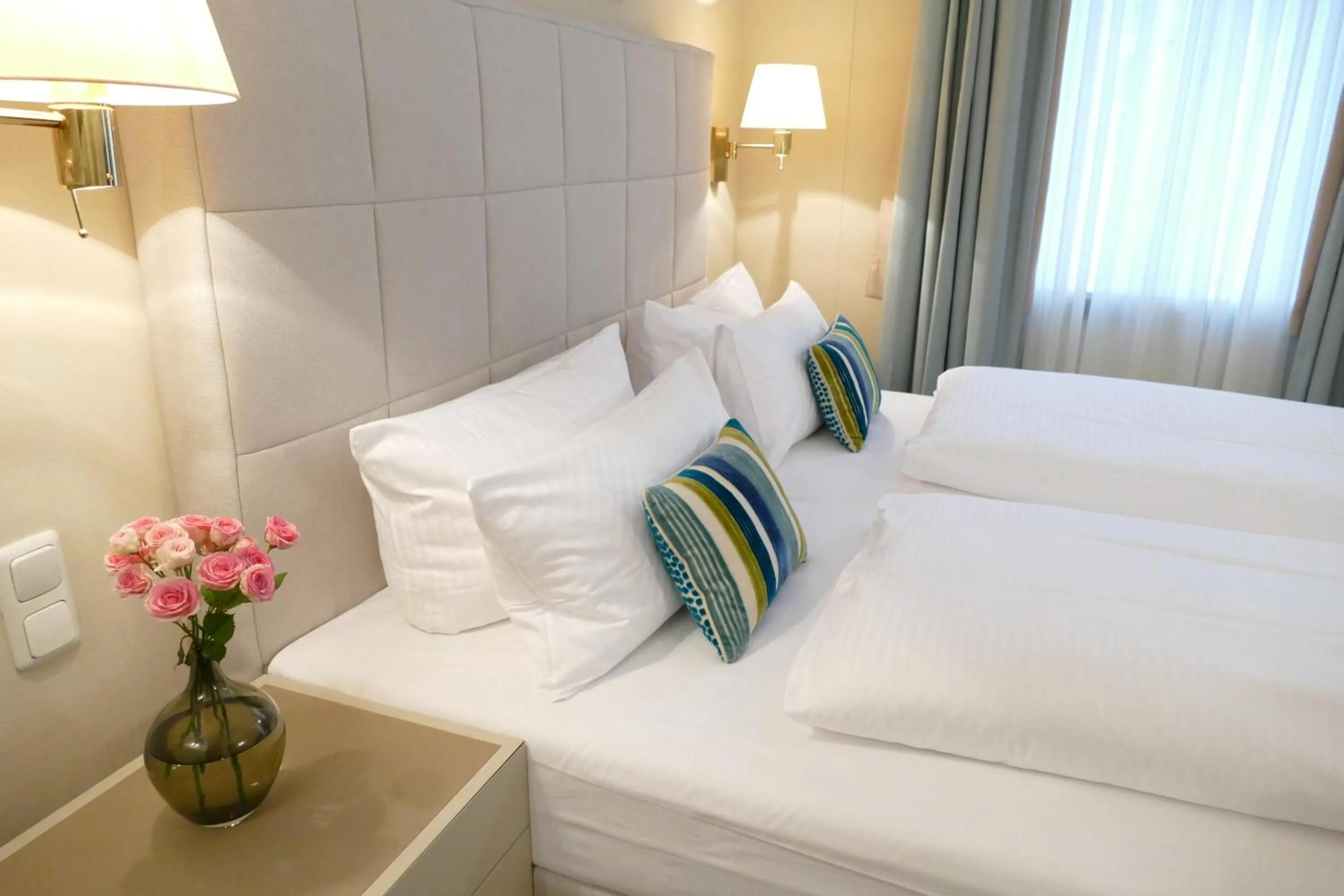 Bedroom, Bed in Hotel an der Oper