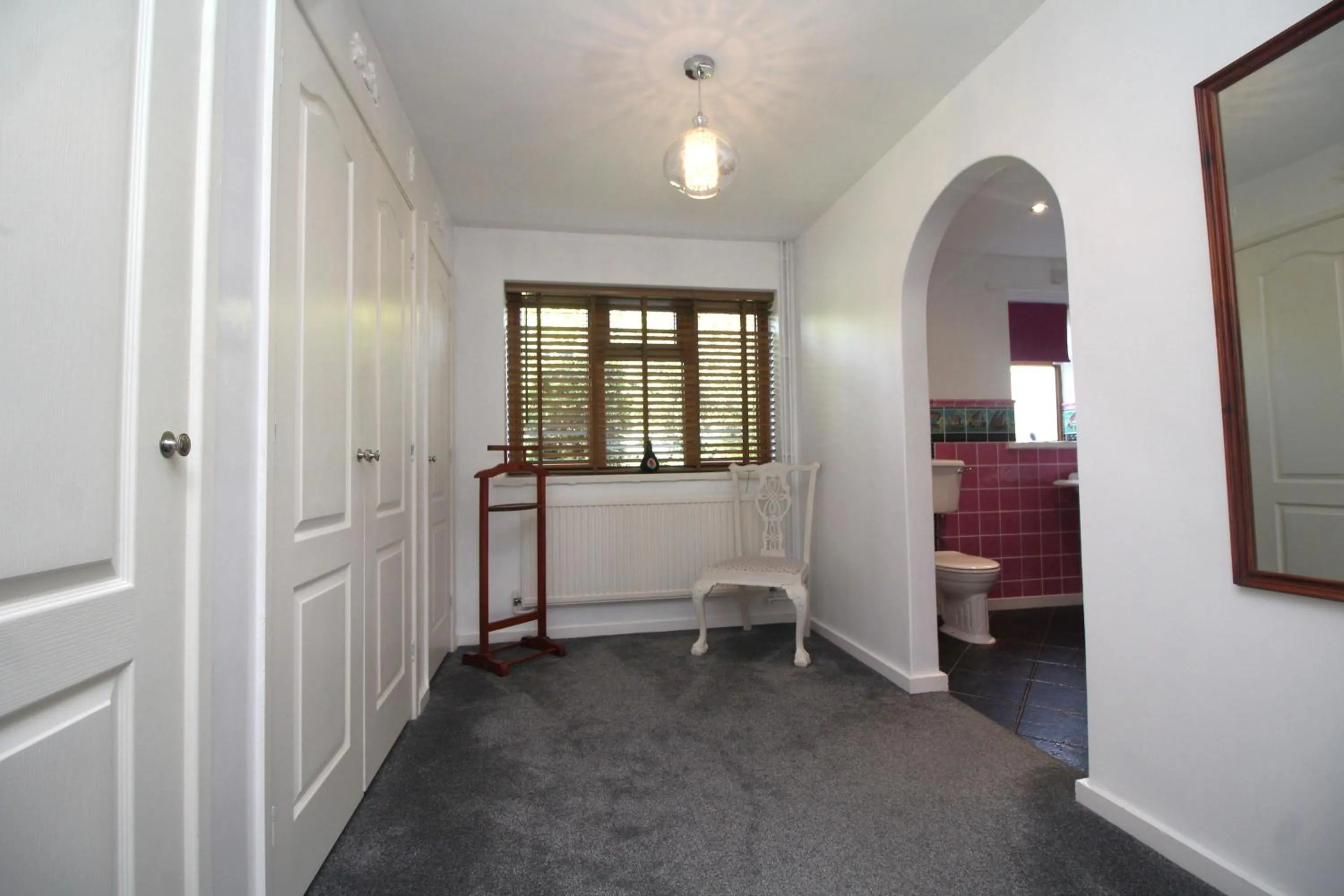 wardrobe in Highfields Holidays bed & breakfast