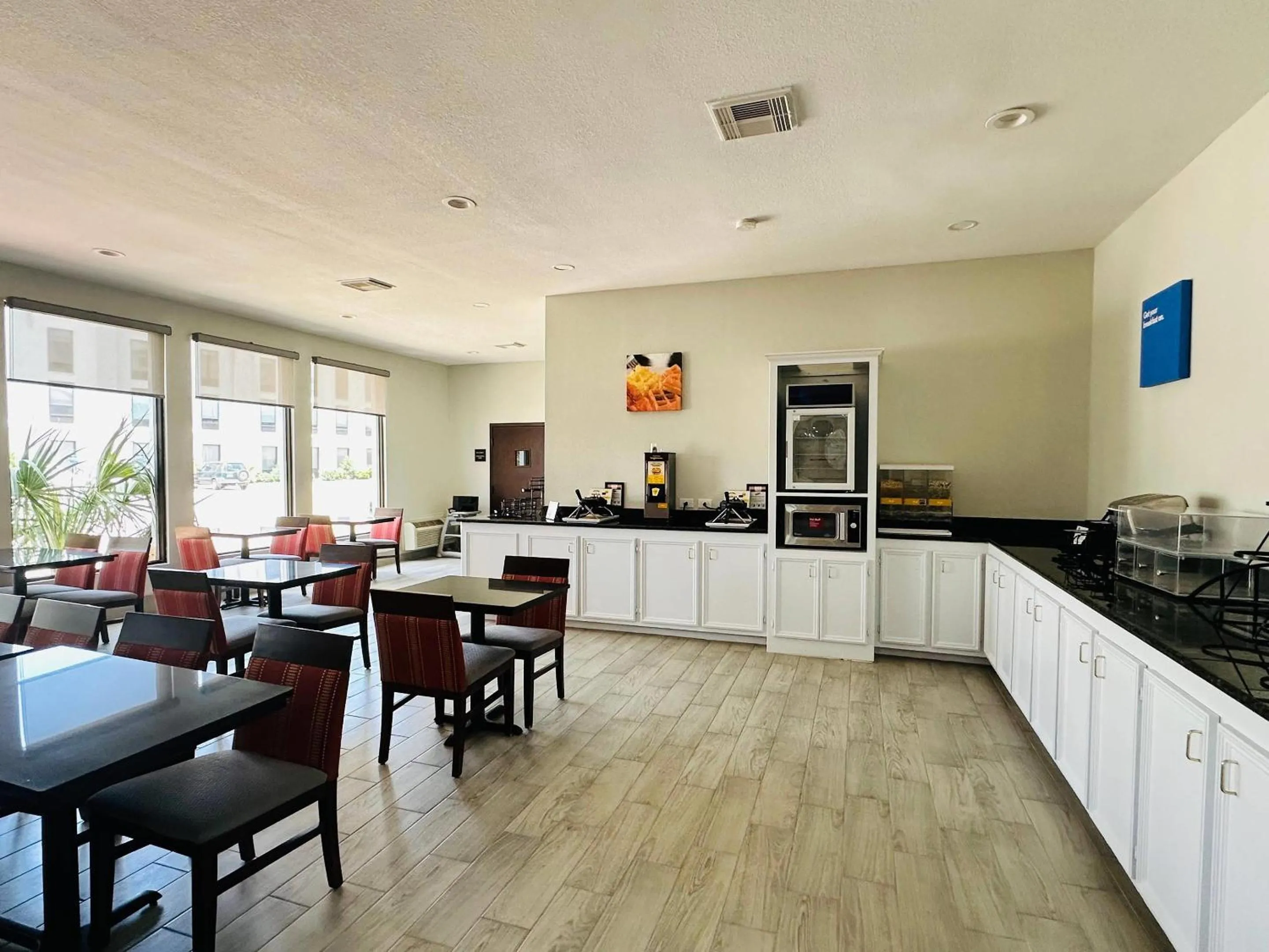 Breakfast in Comfort Inn & Suites Houston West-Katy