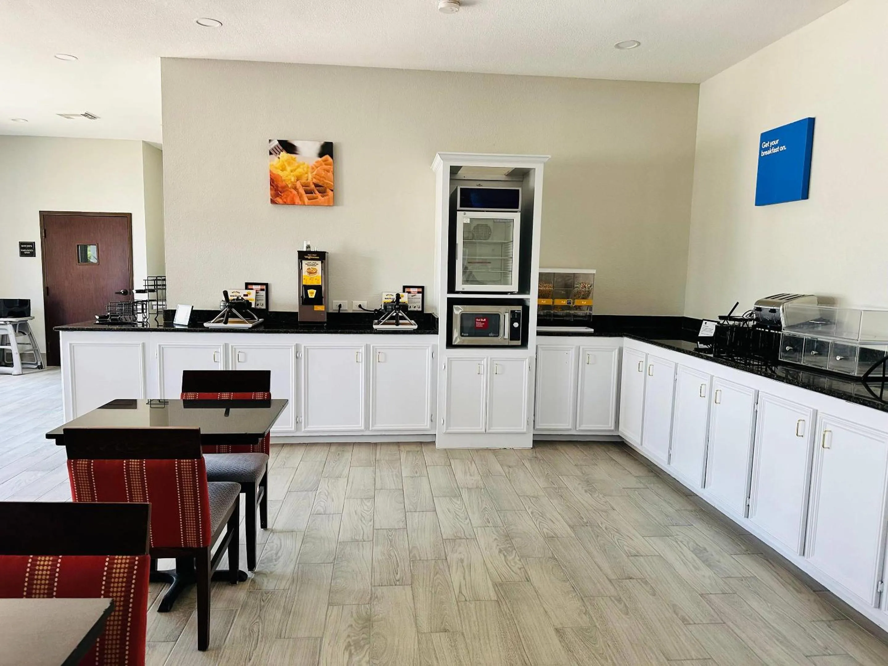 Breakfast in Comfort Inn & Suites Houston West-Katy