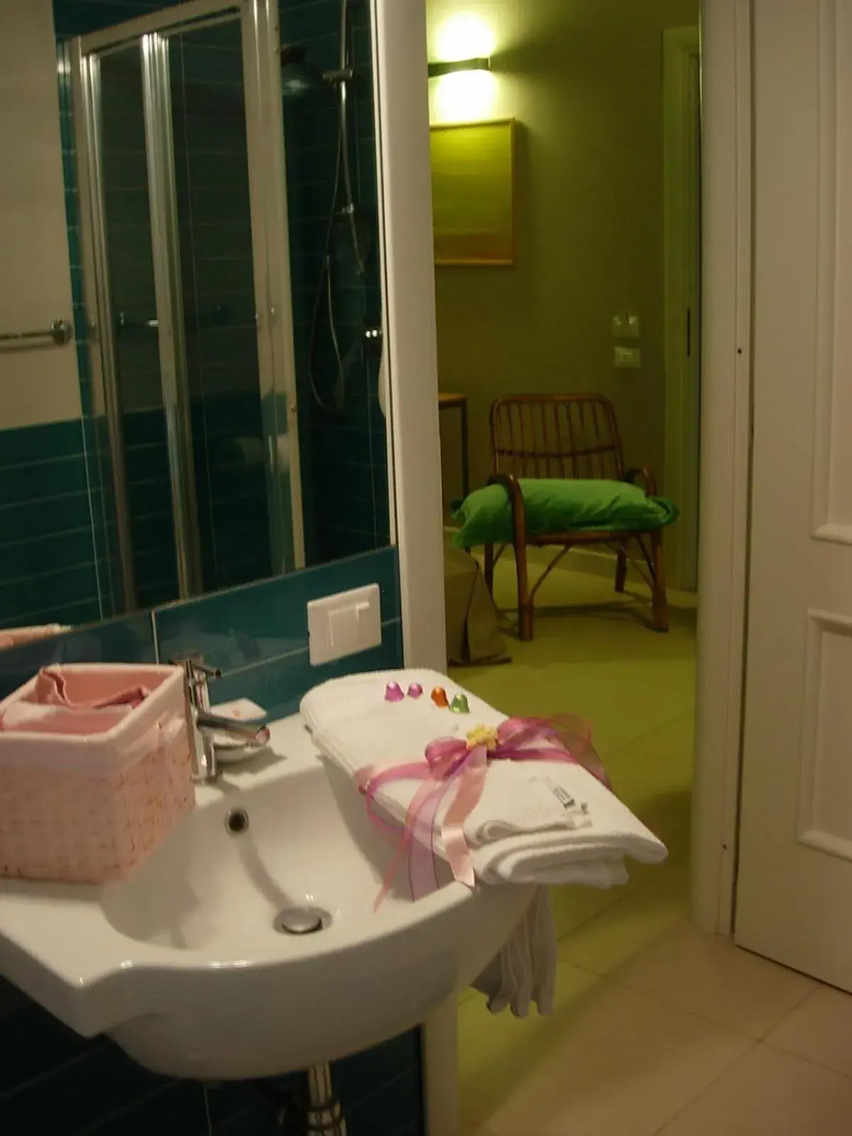 Triple Room with Private Bathroom in R&B Mezzocannone Triple Room with Private Bathroom in R&B Mezzocannone